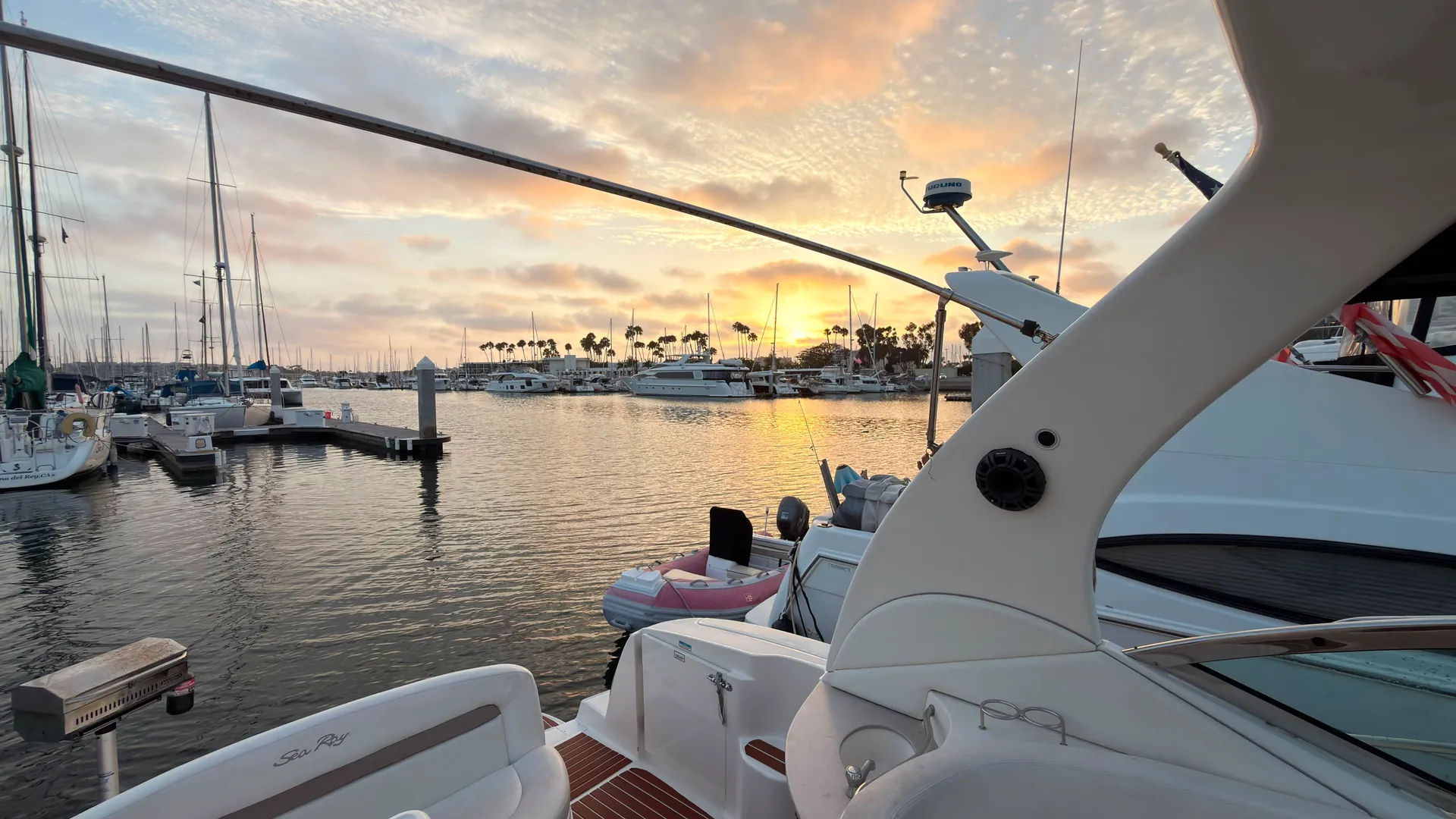 Luxury VIP Sea Ray 320 Yacht Rental – Cruise in Style for any occasion