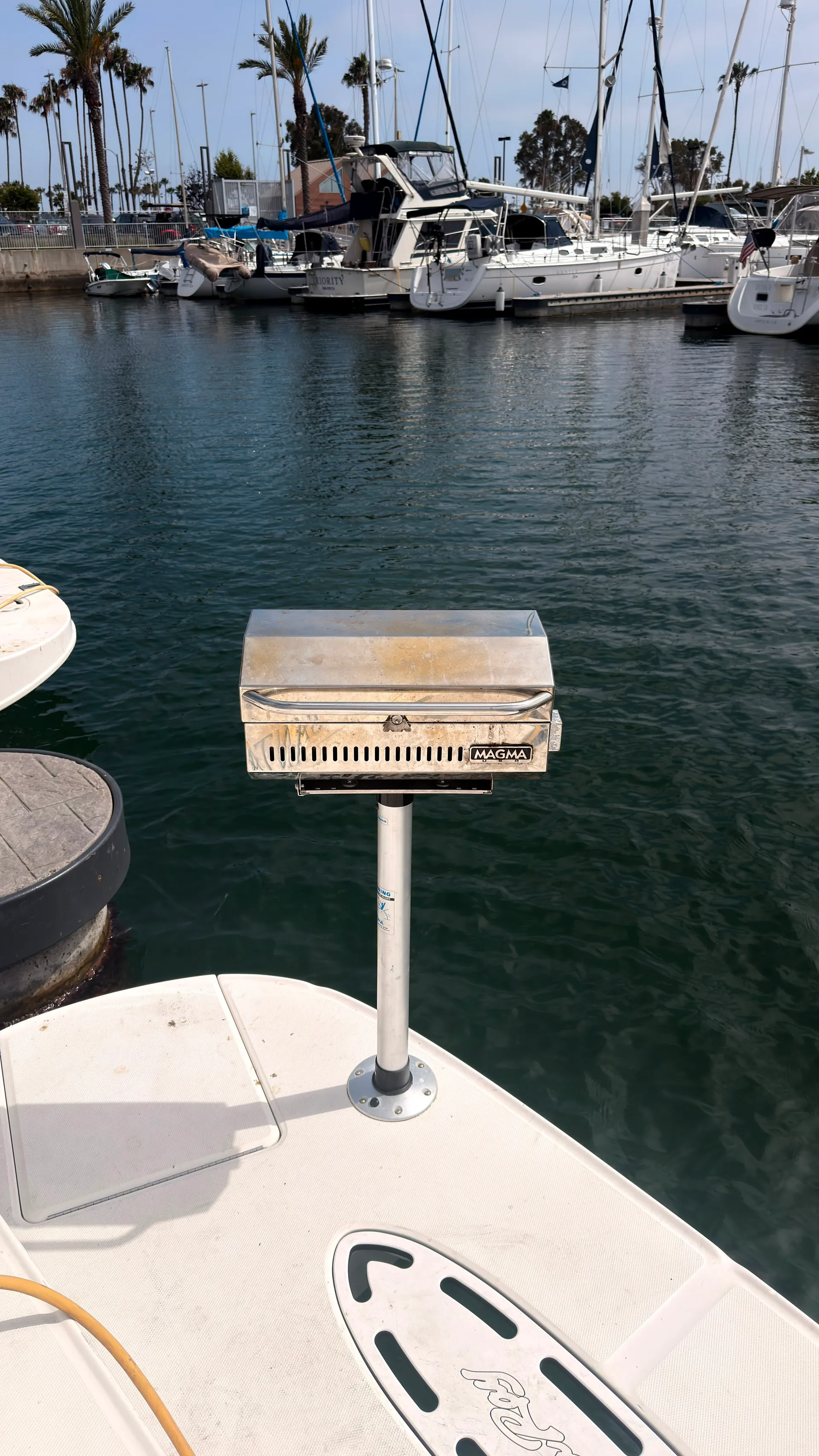 Luxury VIP Sea Ray 320 Yacht Rental – Cruise in Style for any occasion