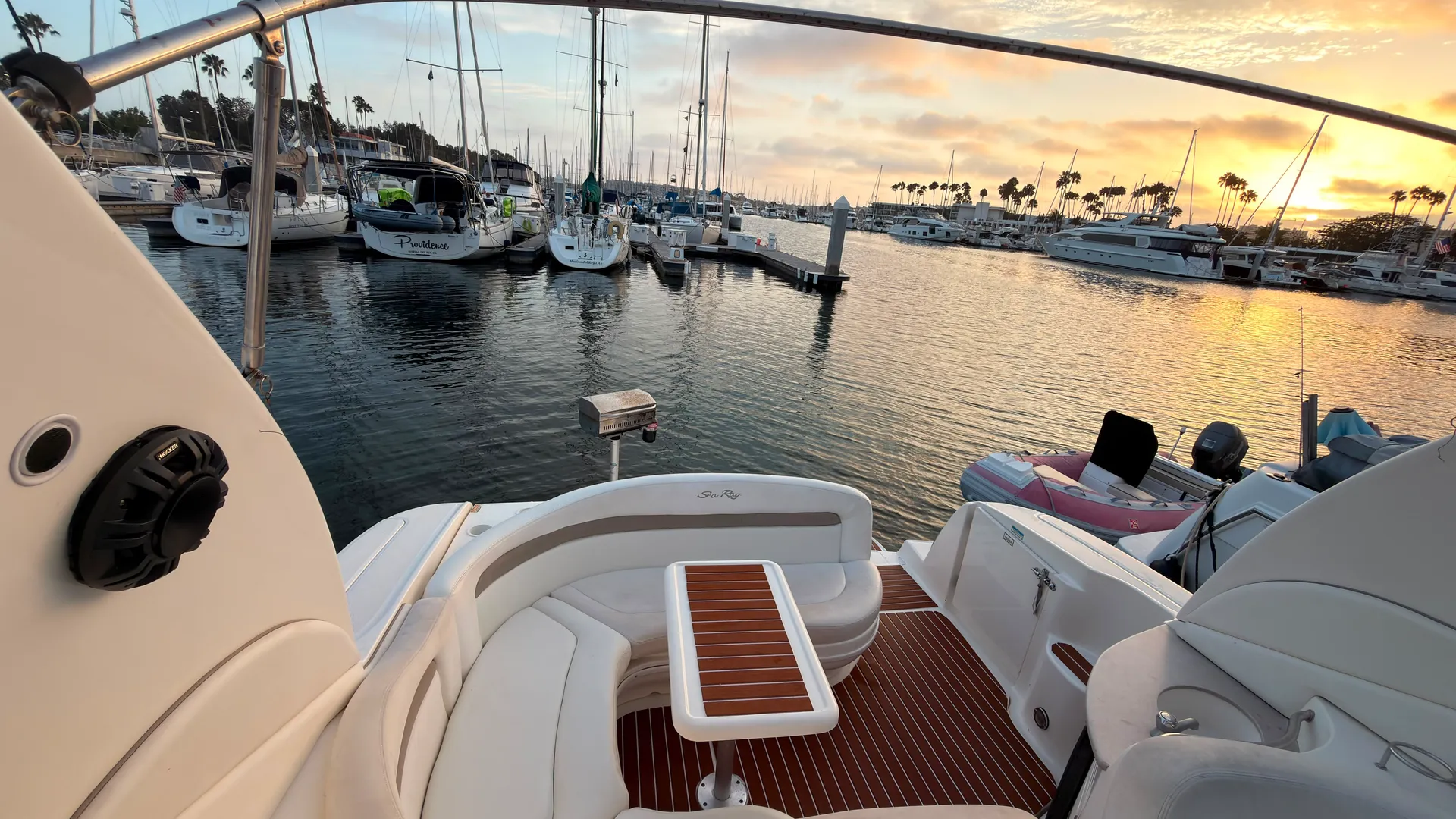 Luxury VIP Sea Ray 320 Yacht Rental – Cruise in Style for any occasion