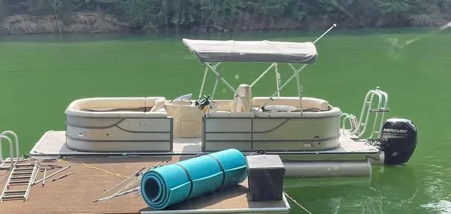 Rent a CREST PONTOONS pontoon in Terre Haute, IN near me