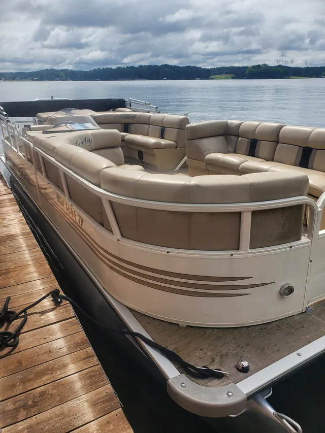 Rent a ENCORE BENTLEY pontoon in Milledgeville, GA near me