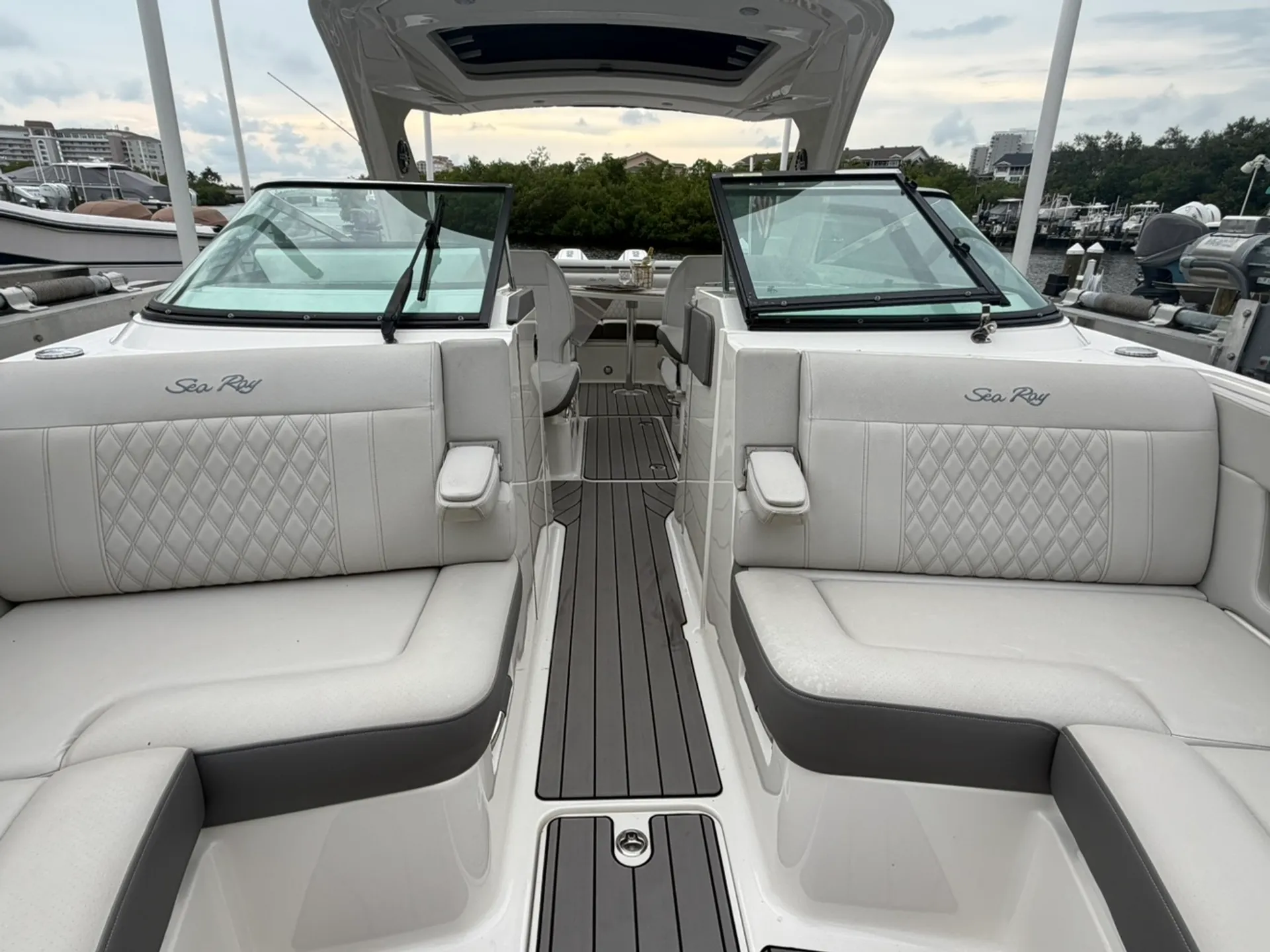 2023 Sea Ray SLX 310 | Luxury Naples Charter