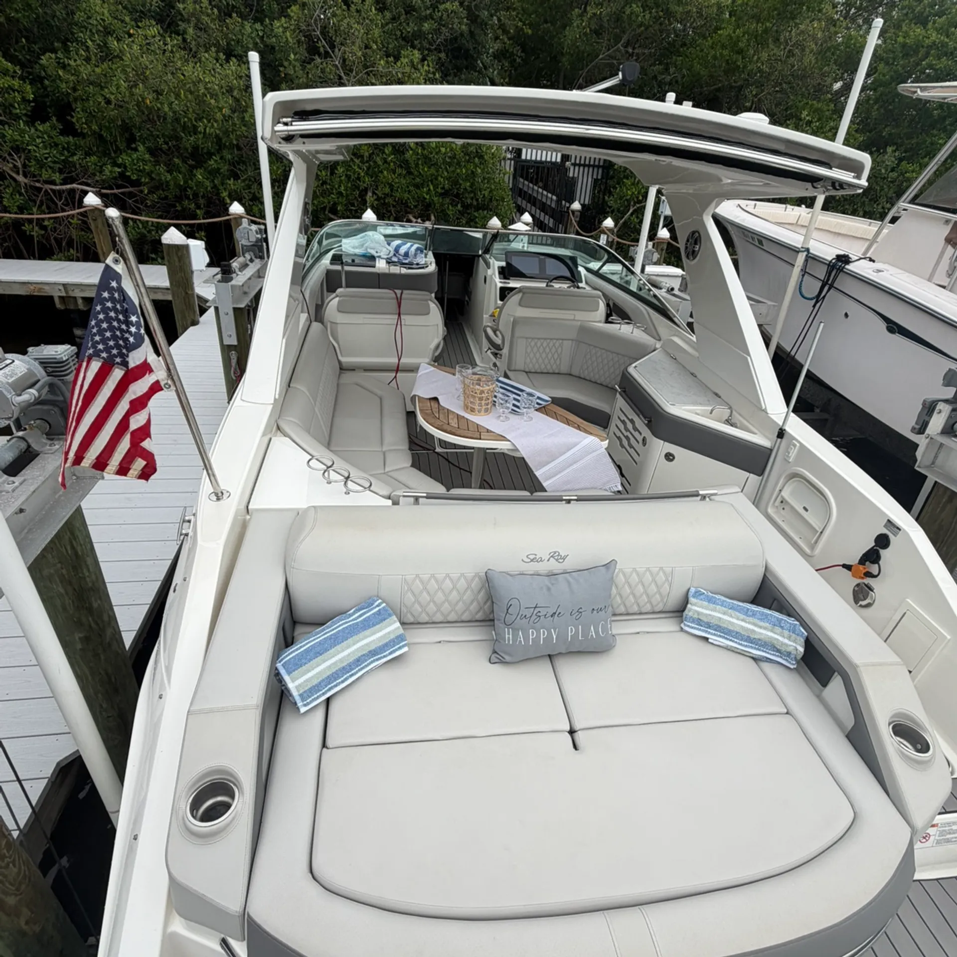 2023 Sea Ray SLX 310 | Luxury Naples Charter