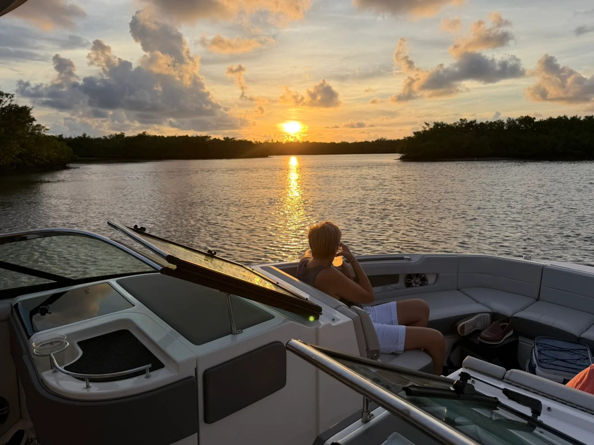2023 Sea Ray SLX 310 | Luxury Naples Charter