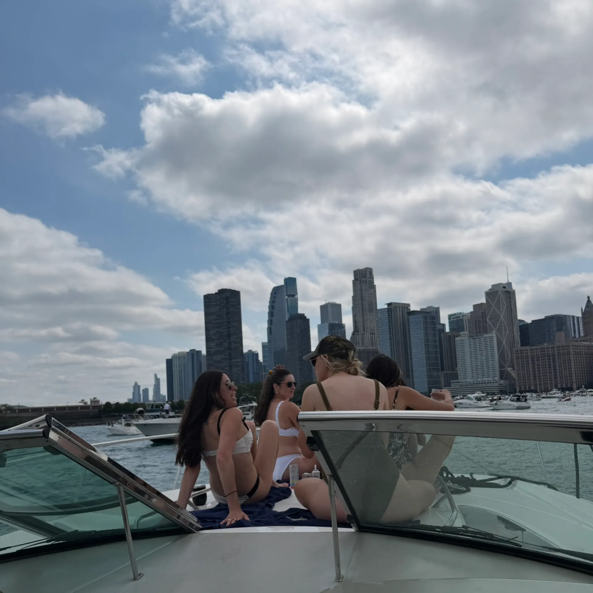Luxurious 37’ Sea Ray Sundancer out of Navy Pier Marina for up to 6!