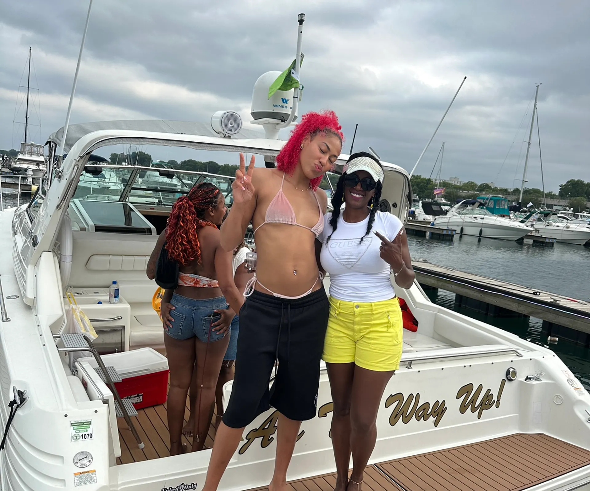 Sea Ray Boats 400 Express Cruiser in Chicago, IL — photo 10