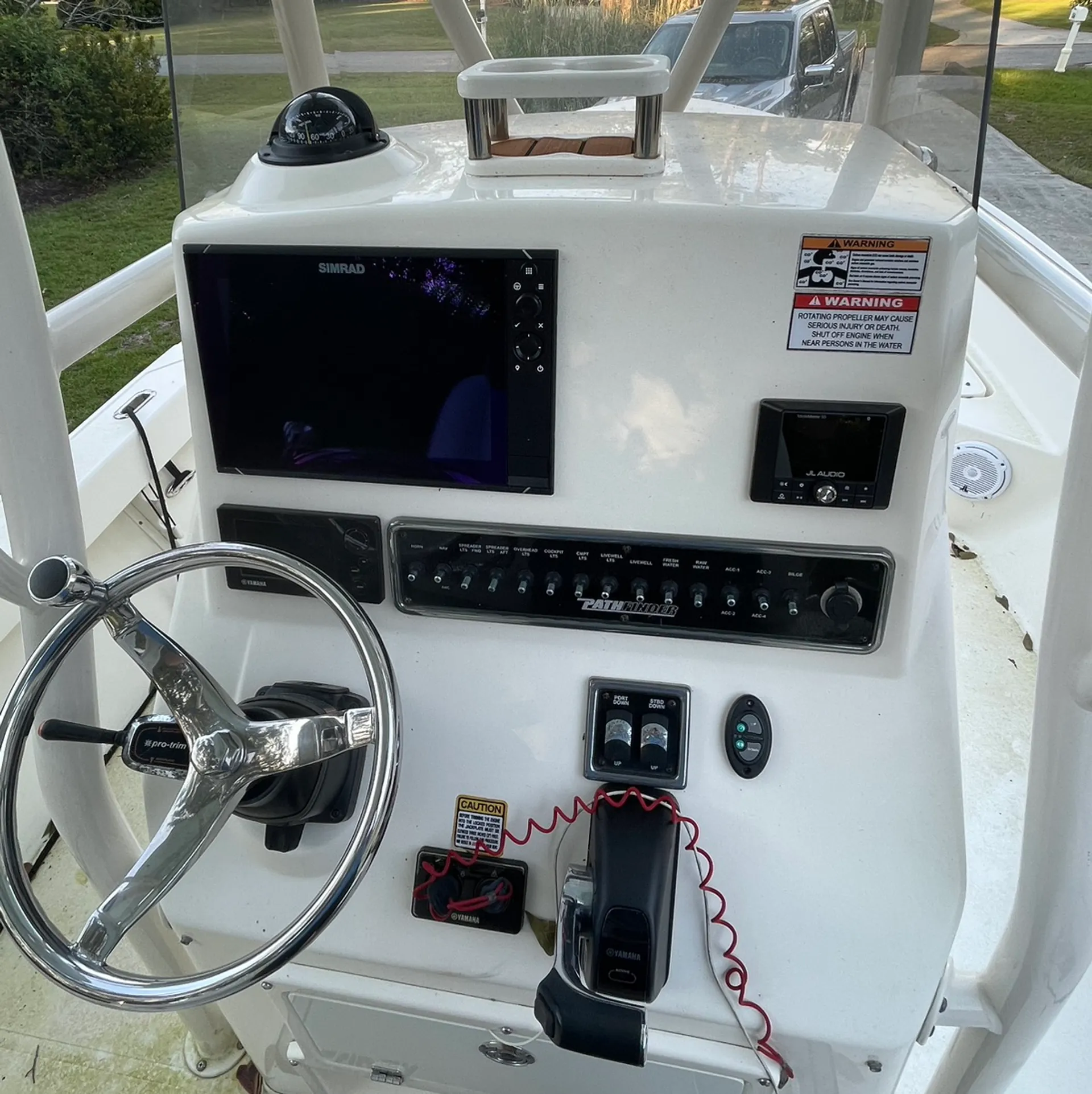     Luxury Private Charters | Pathfinder 2600 TRS