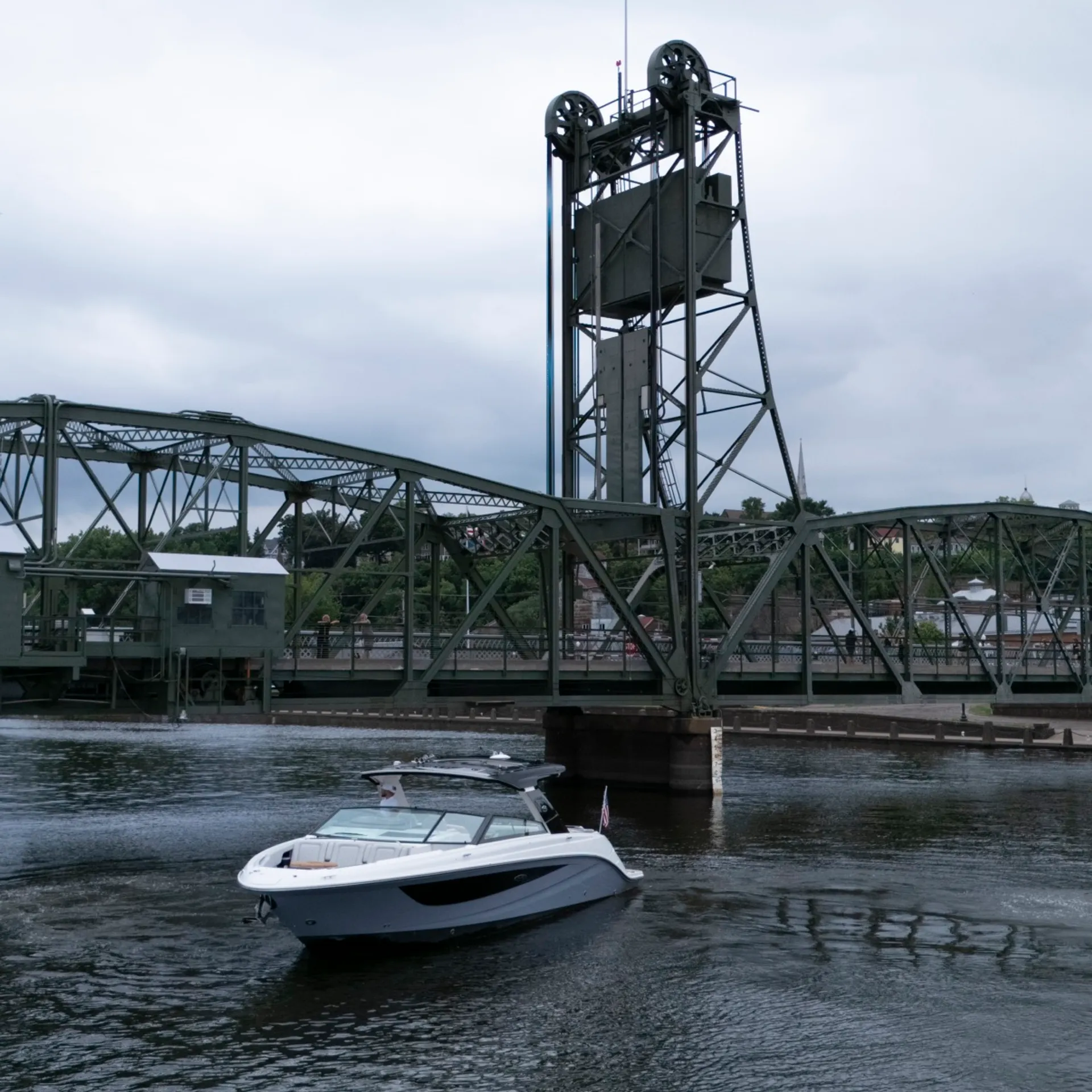 Sea Ray Boats SLX400 in Stillwater, MN — photo 2