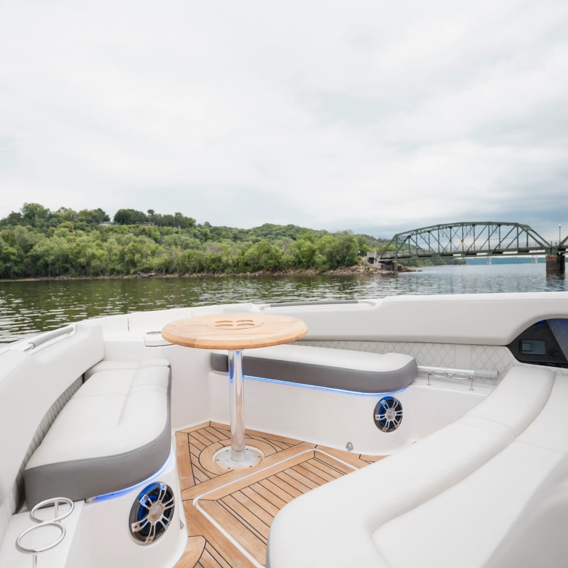 Sea Ray Boats SLX400 in Stillwater, MN — photo 3