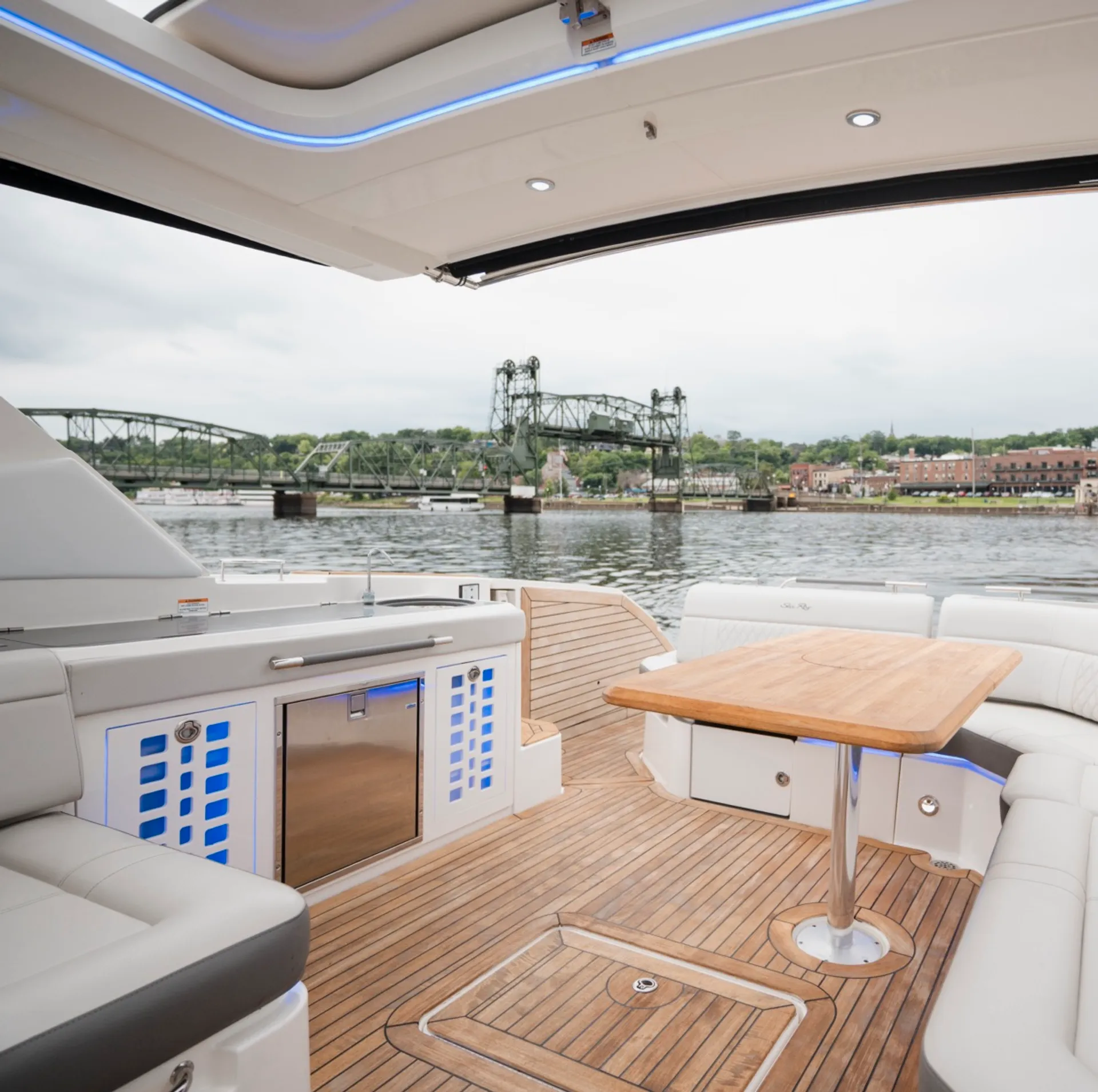 Sea Ray Boats SLX400 in Stillwater, MN — photo 4