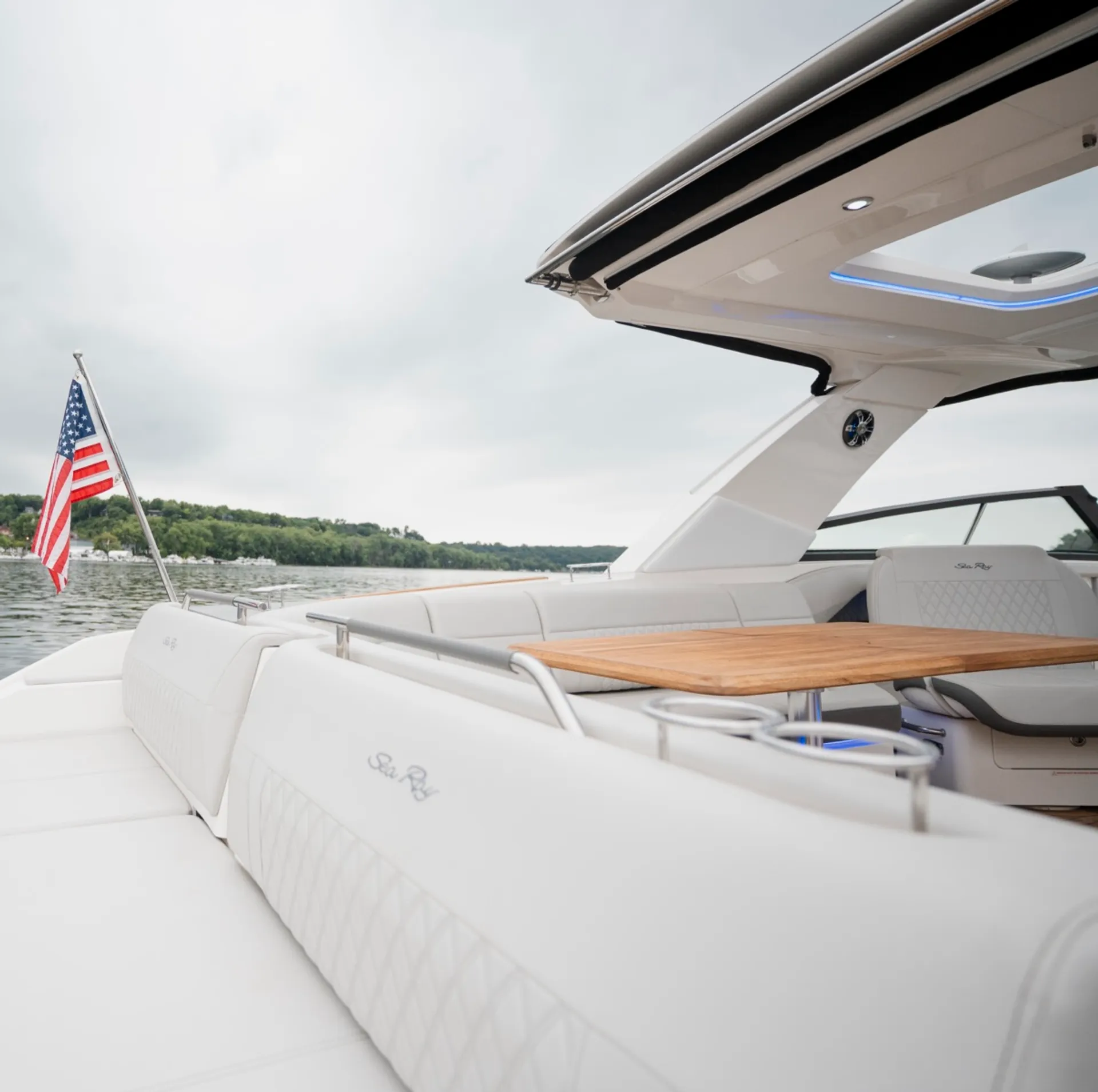 Sea Ray Boats SLX400 in Stillwater, MN — photo 6