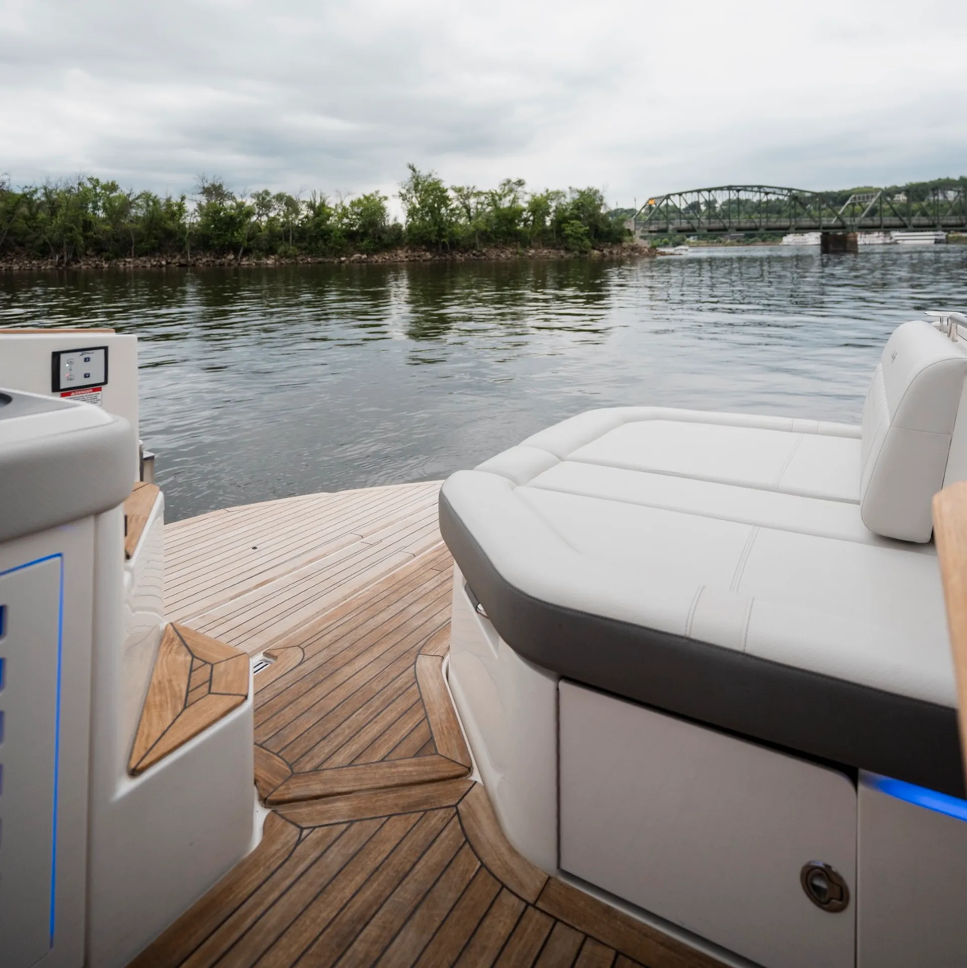 Sea Ray Boats SLX400 in Stillwater, MN — photo 5