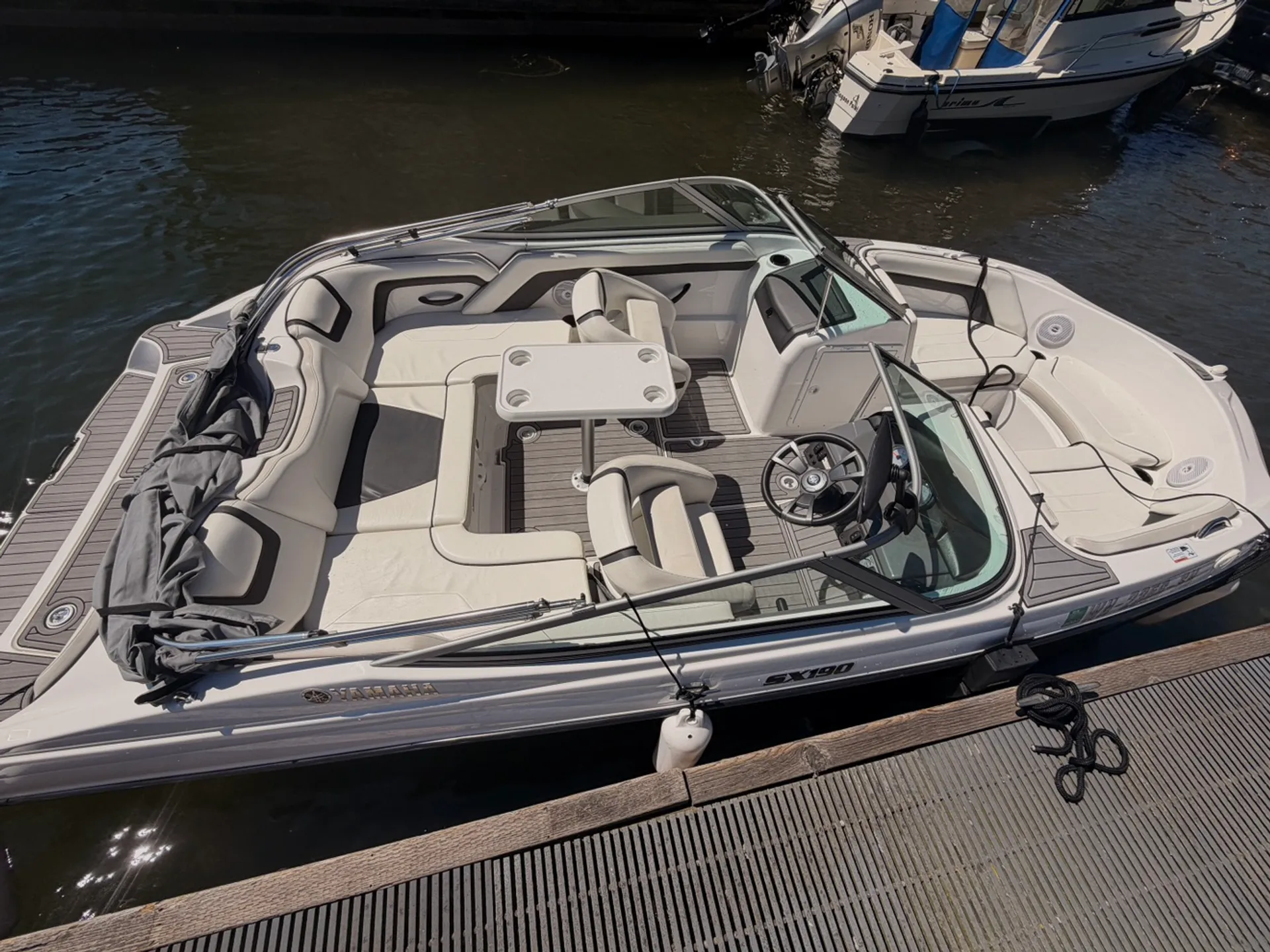 2016 Yamaha SX190 – Fun, Fast &amp; Easy-to-Drive Bowrider | 