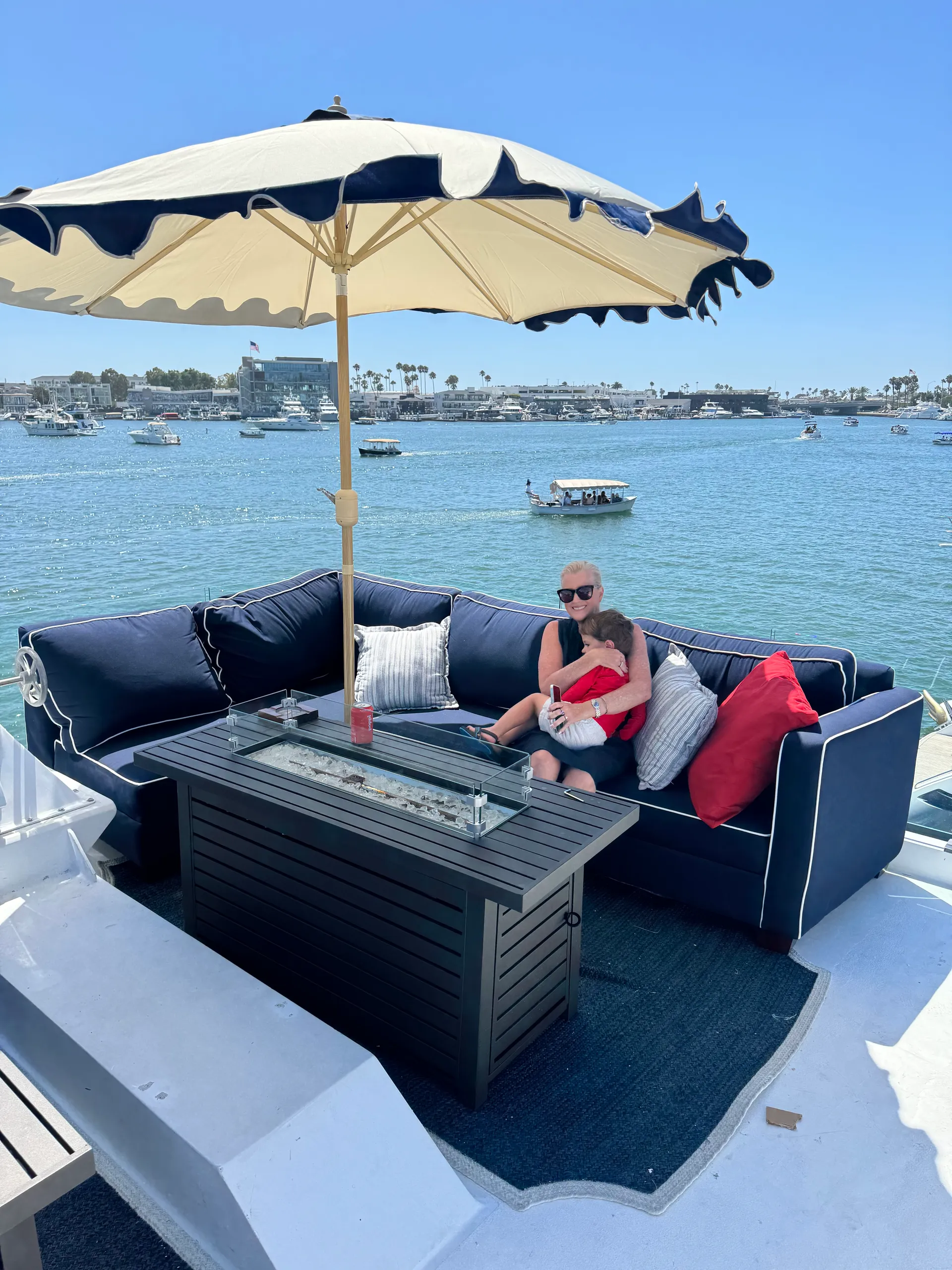 80' Luxury Yacht with Heated Jacuzzi and Water Toys in Los Angeles