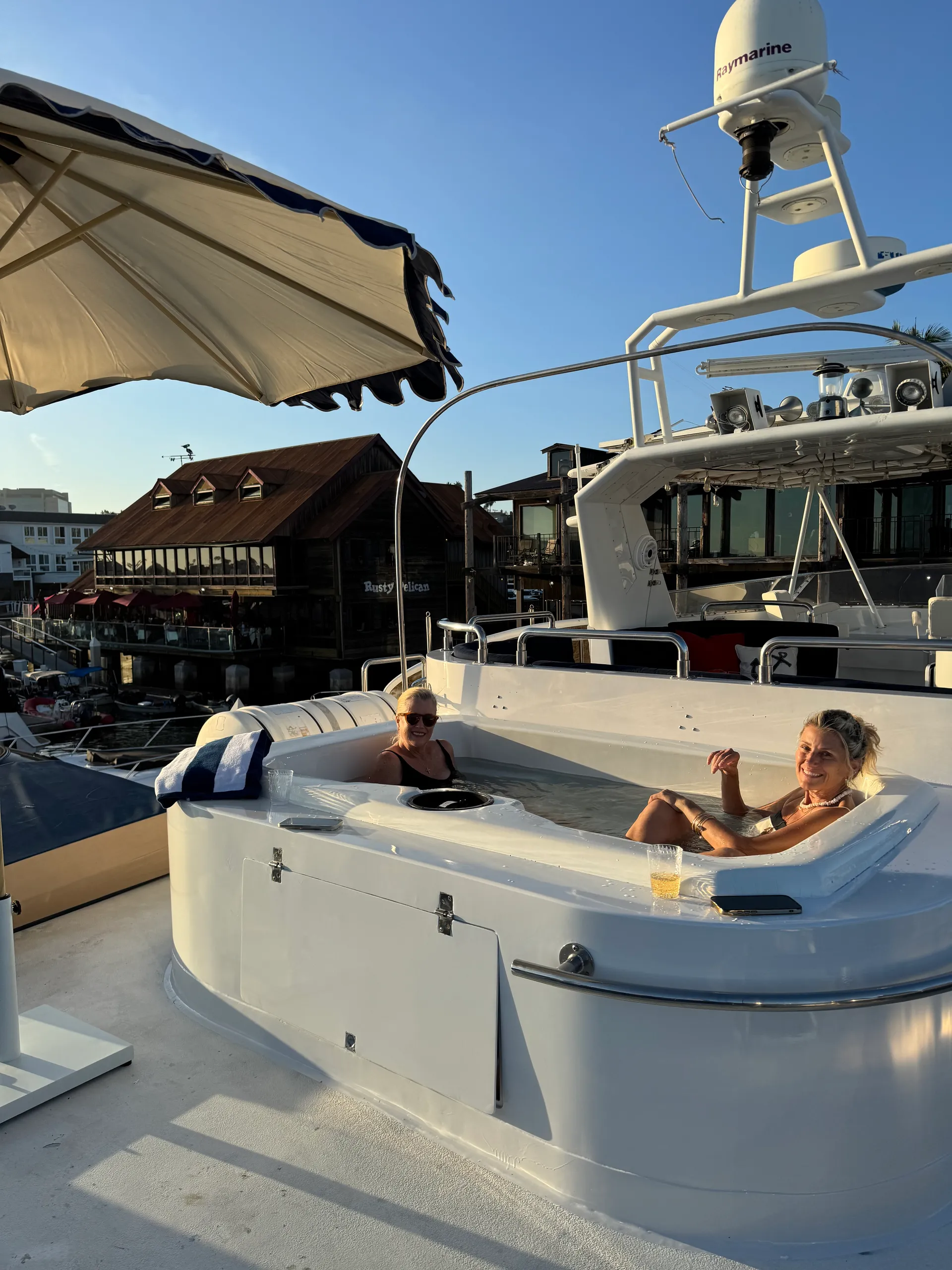 80' Luxury Yacht with Heated Jacuzzi and Water Toys in Los Angeles