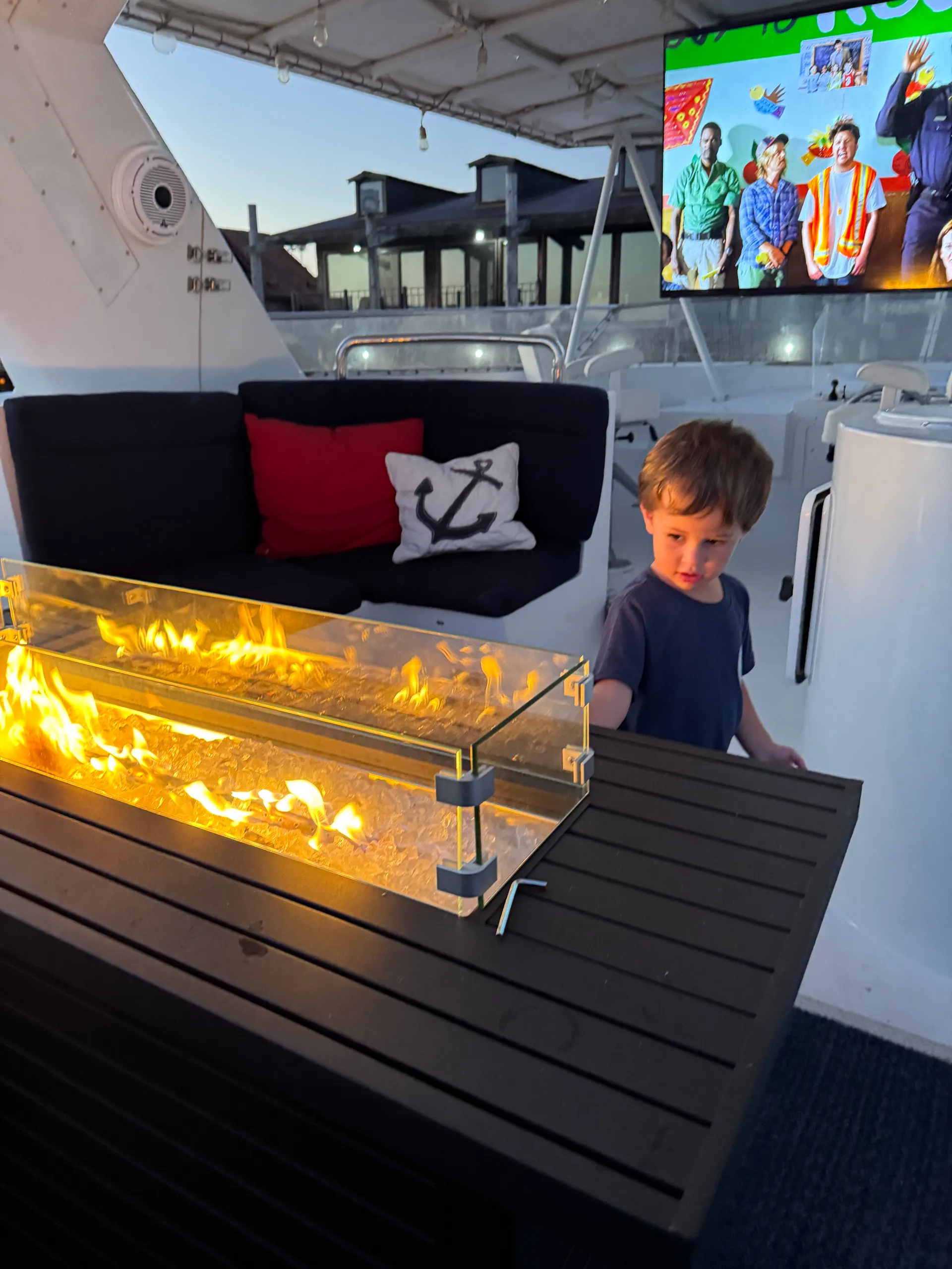 80' Luxury Yacht with Heated Jacuzzi and Water Toys in Los Angeles