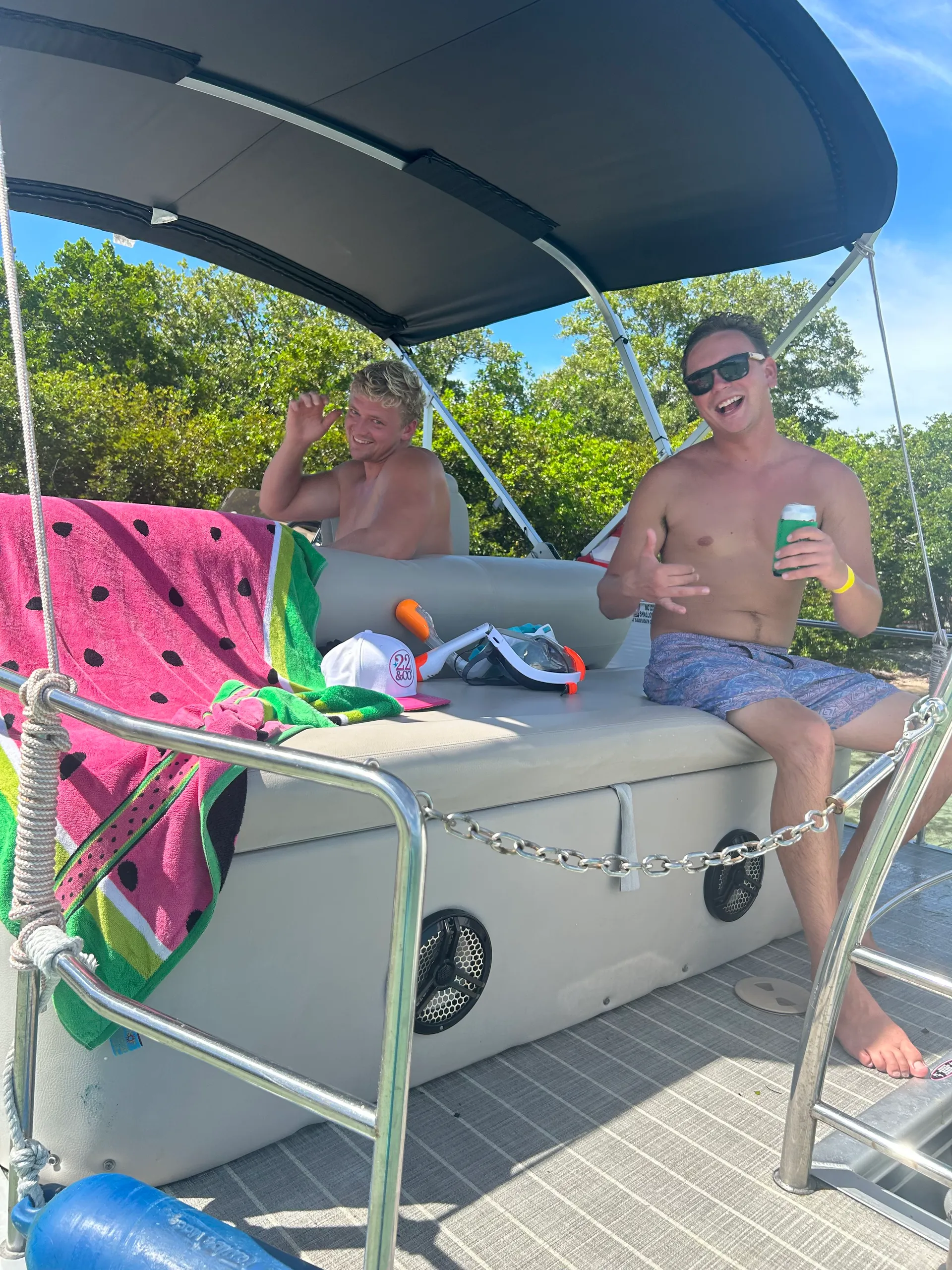 Tritoon party boat 