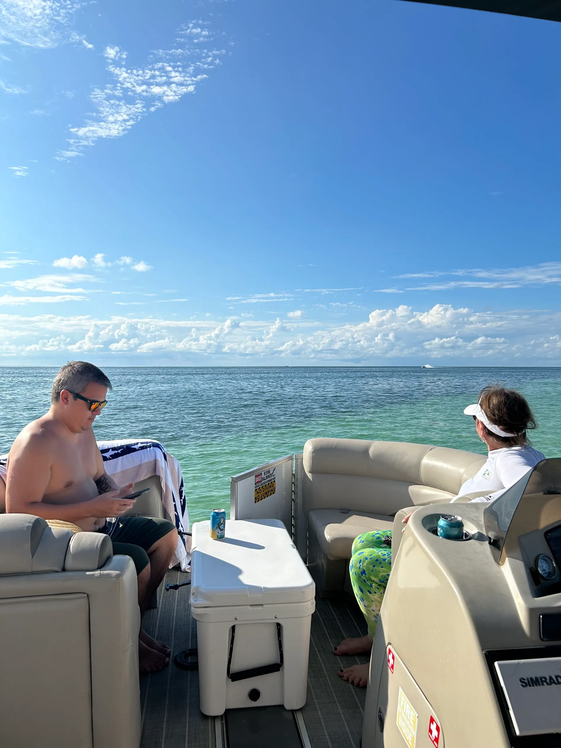 Tritoon party boat 