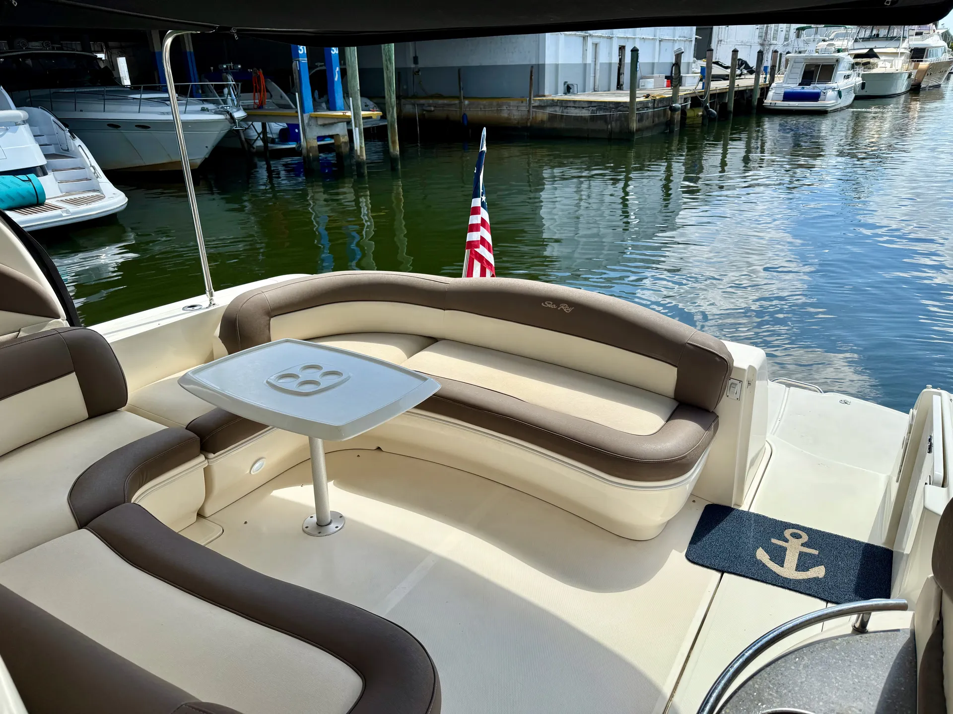 Sea Ray Boats 44 Sundancer in Miami, FL — photo 5