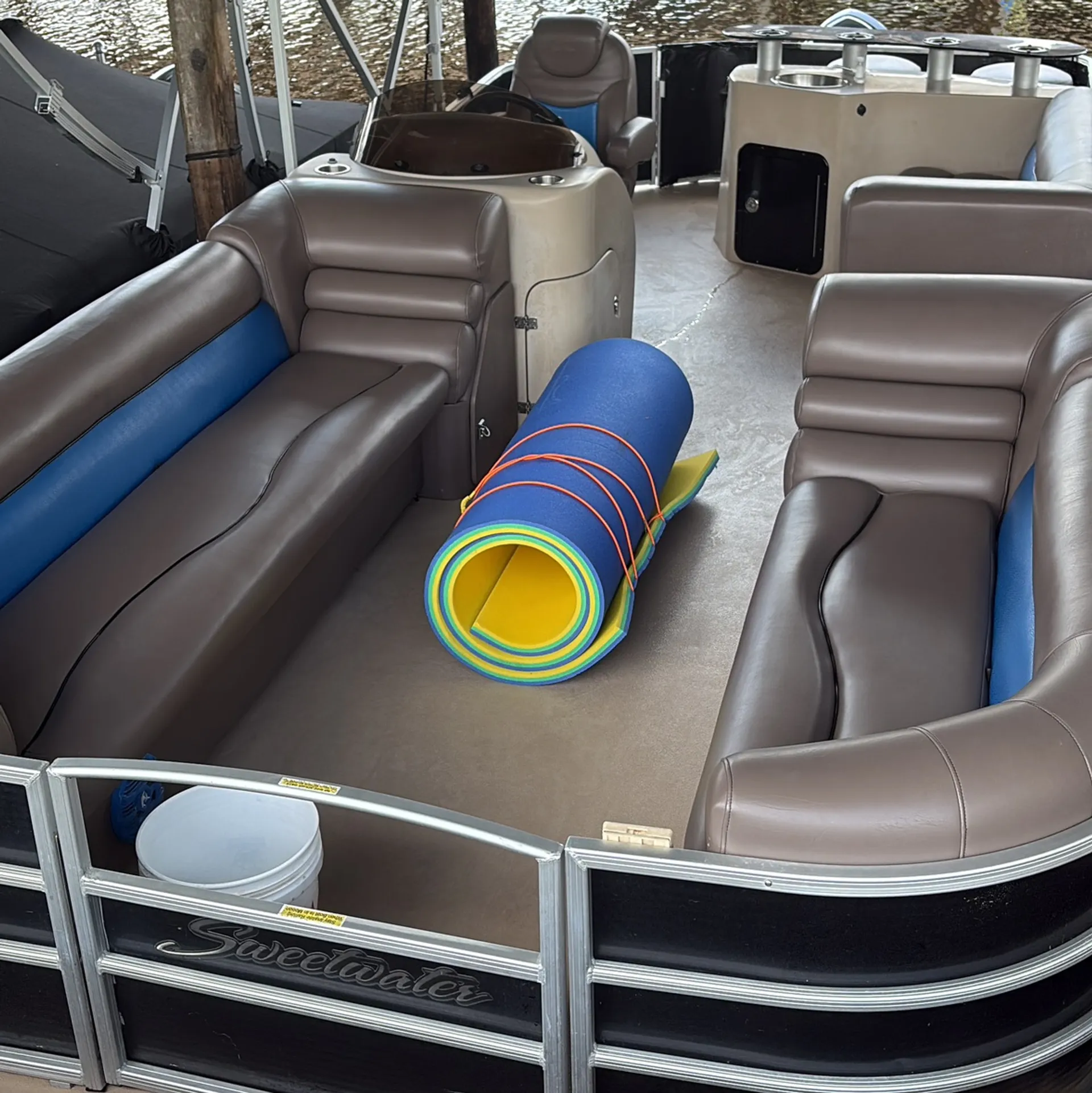Clermont FL Chain of Lakes 24ft pontoon boat that fits 13 passengers!