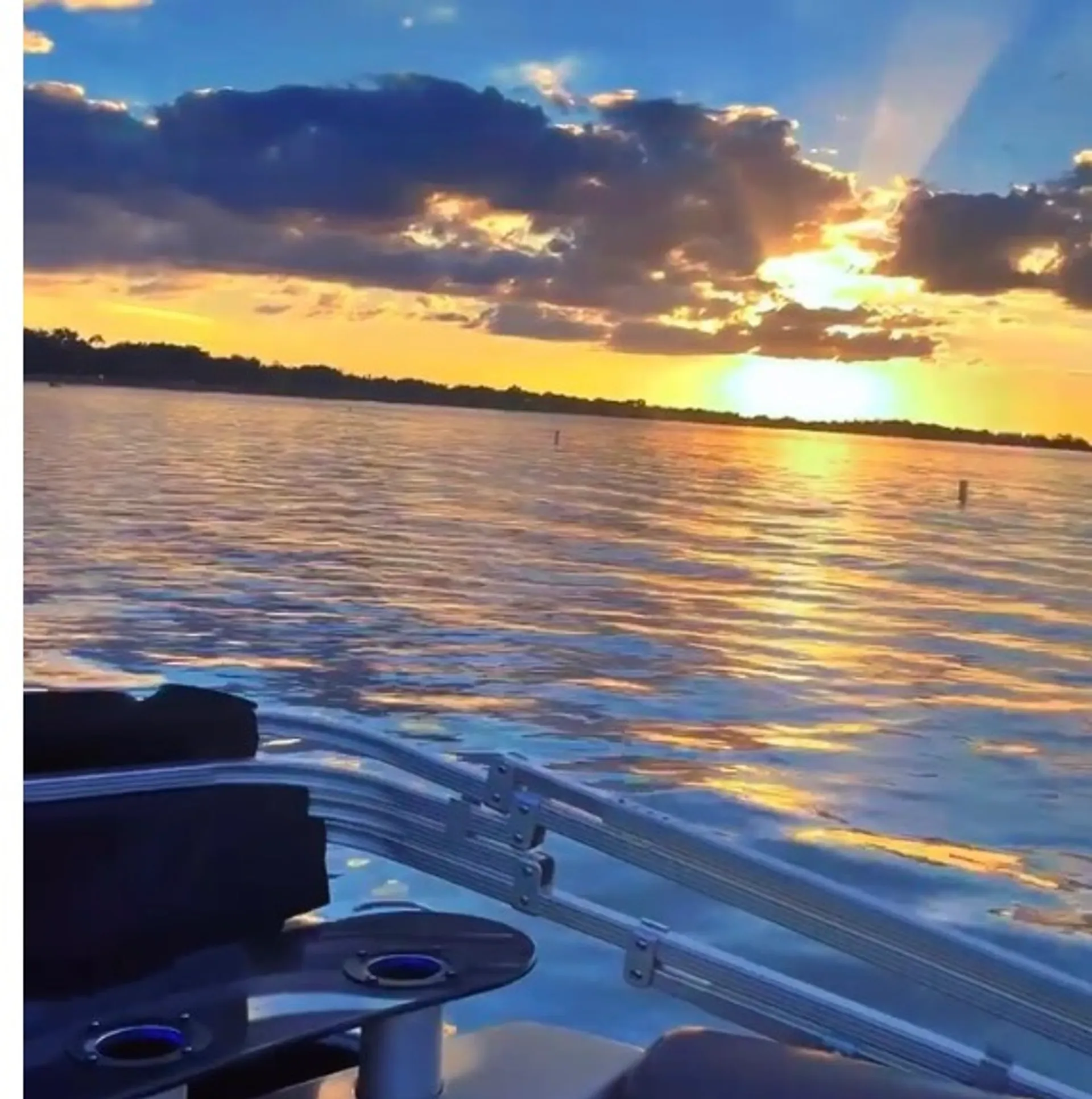 Clermont FL Chain of Lakes 24ft pontoon boat that fits 13 passengers!