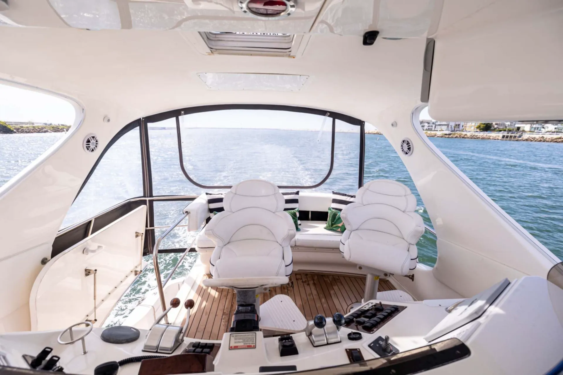 Sea Ray Boats 60' Sundancer in Redondo Beach, CA — photo 4