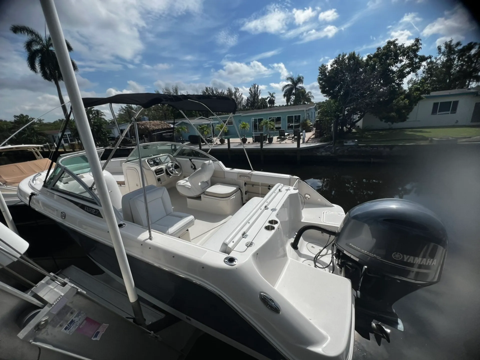 ROBALO 227 DC W/F200XA in Fort Lauderdale, FL — photo 2
