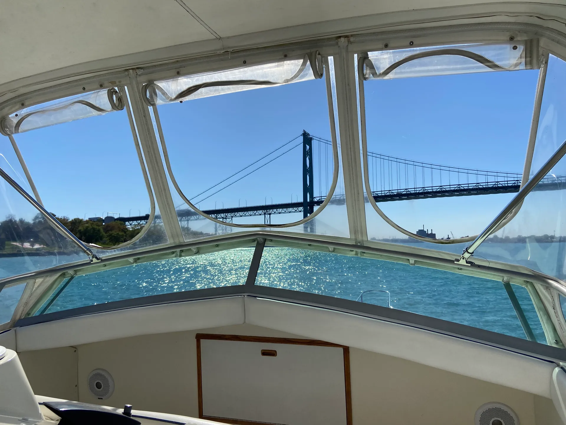 Bertram Yacht 33 Flybridge Cruiser in Detroit, MI — photo 9