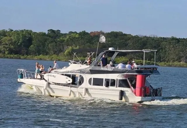 Rent a Bluewater Yachts motor yacht in Hickory Creek, TX near me