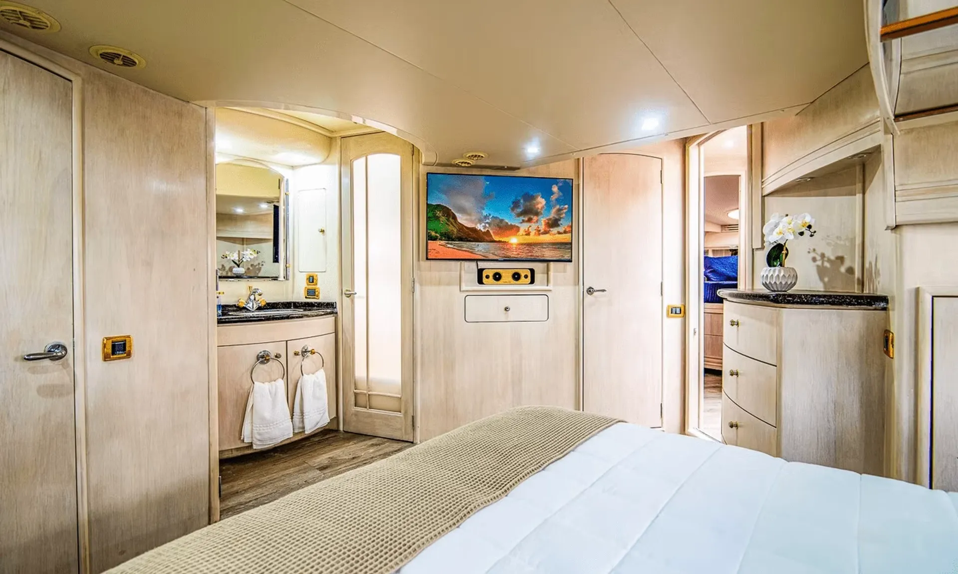 Carver Yachts 60' in Huntington Beach, CA — photo 6