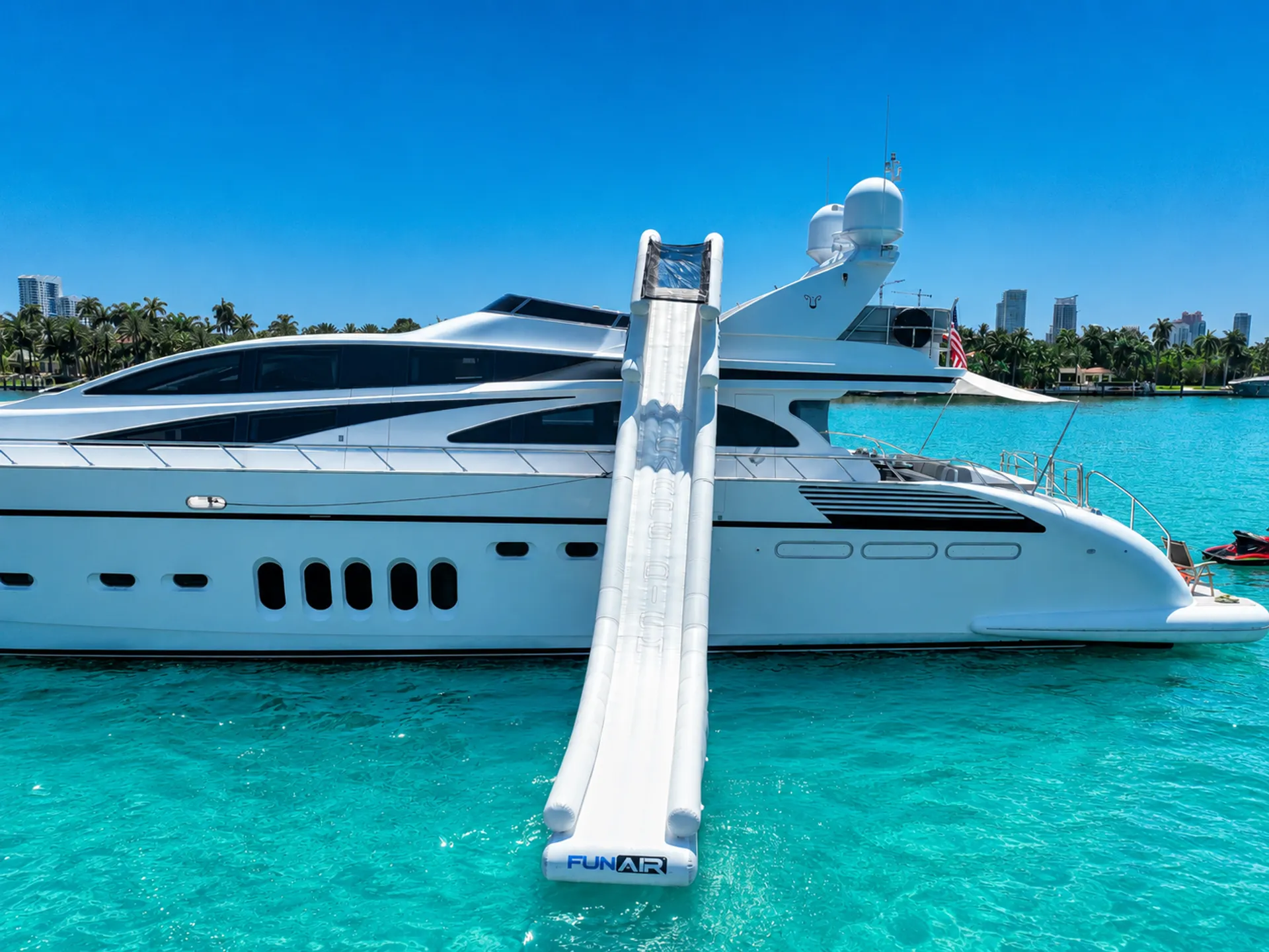 Leopard 105’ Leopard in Miami Beach, FL — photo 2