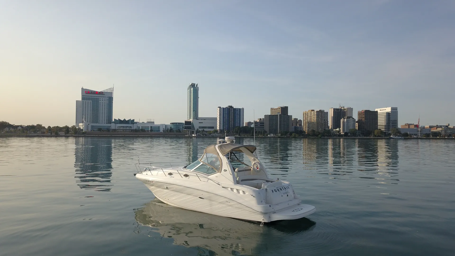 Sea Ray Boats 320 Sundancer in Detroit, MI — photo 3