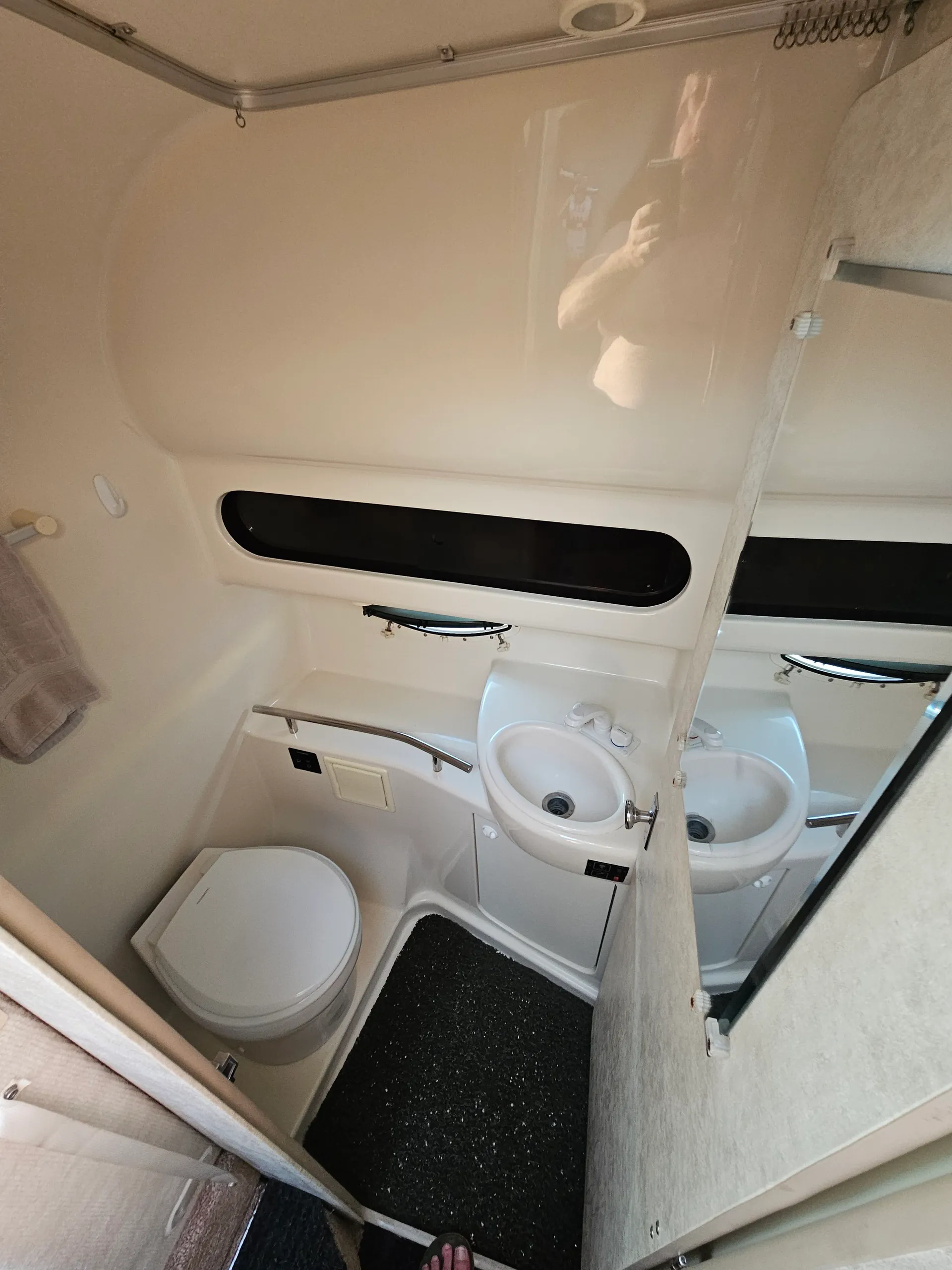 Summer Girl, 32' Style, Ice Maker, Power Cool, Bow Pad, Lav