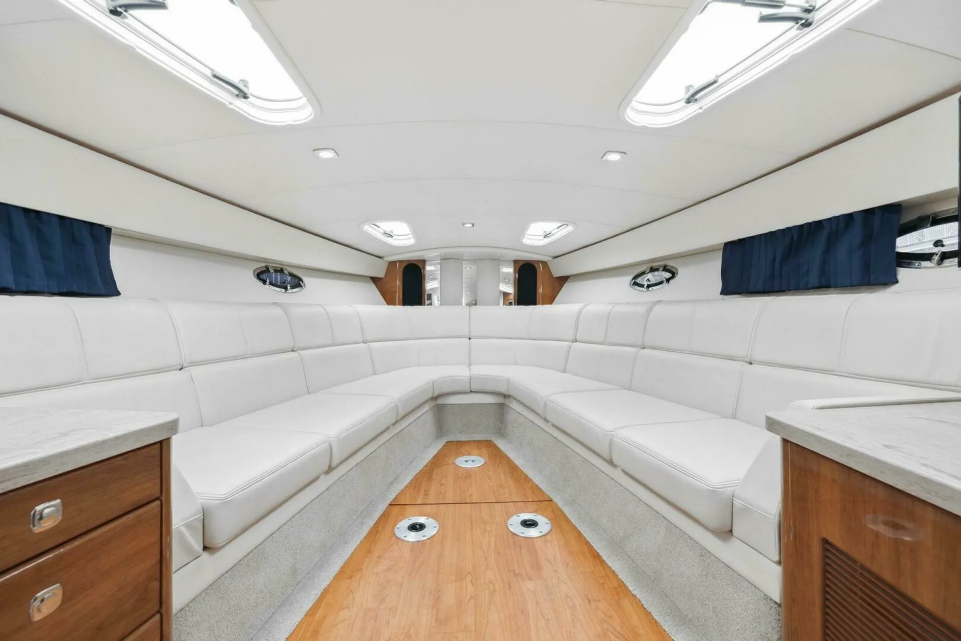     2019 Formula 400 Super Sport | High-Performance Luxury Yacht
