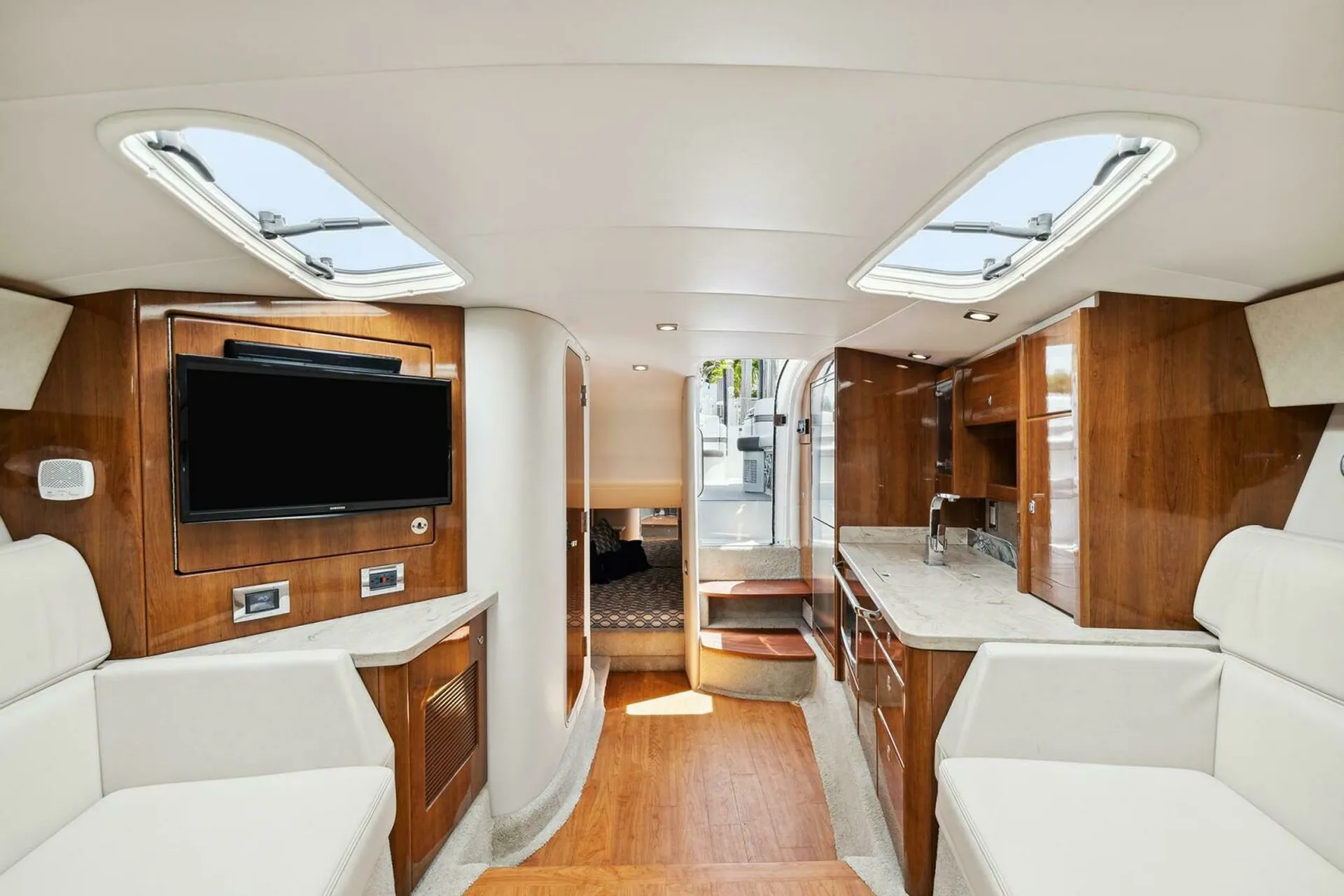     2019 Formula 400 Super Sport | High-Performance Luxury Yacht