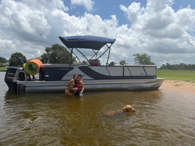 Rent a SOUTH BAY PONTOONS pontoon in Conroe, TX near me