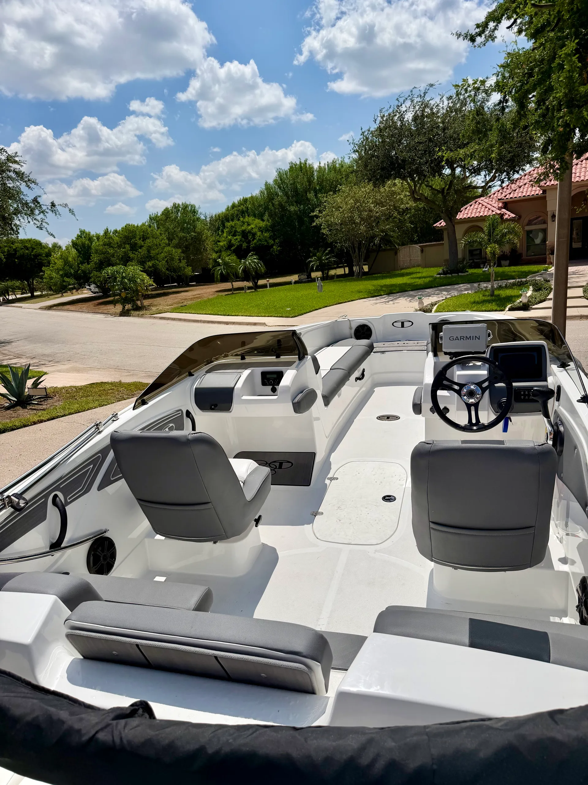 TAHOE BY TRACKER MARINE T21 in South Padre Island, TX — photo 2