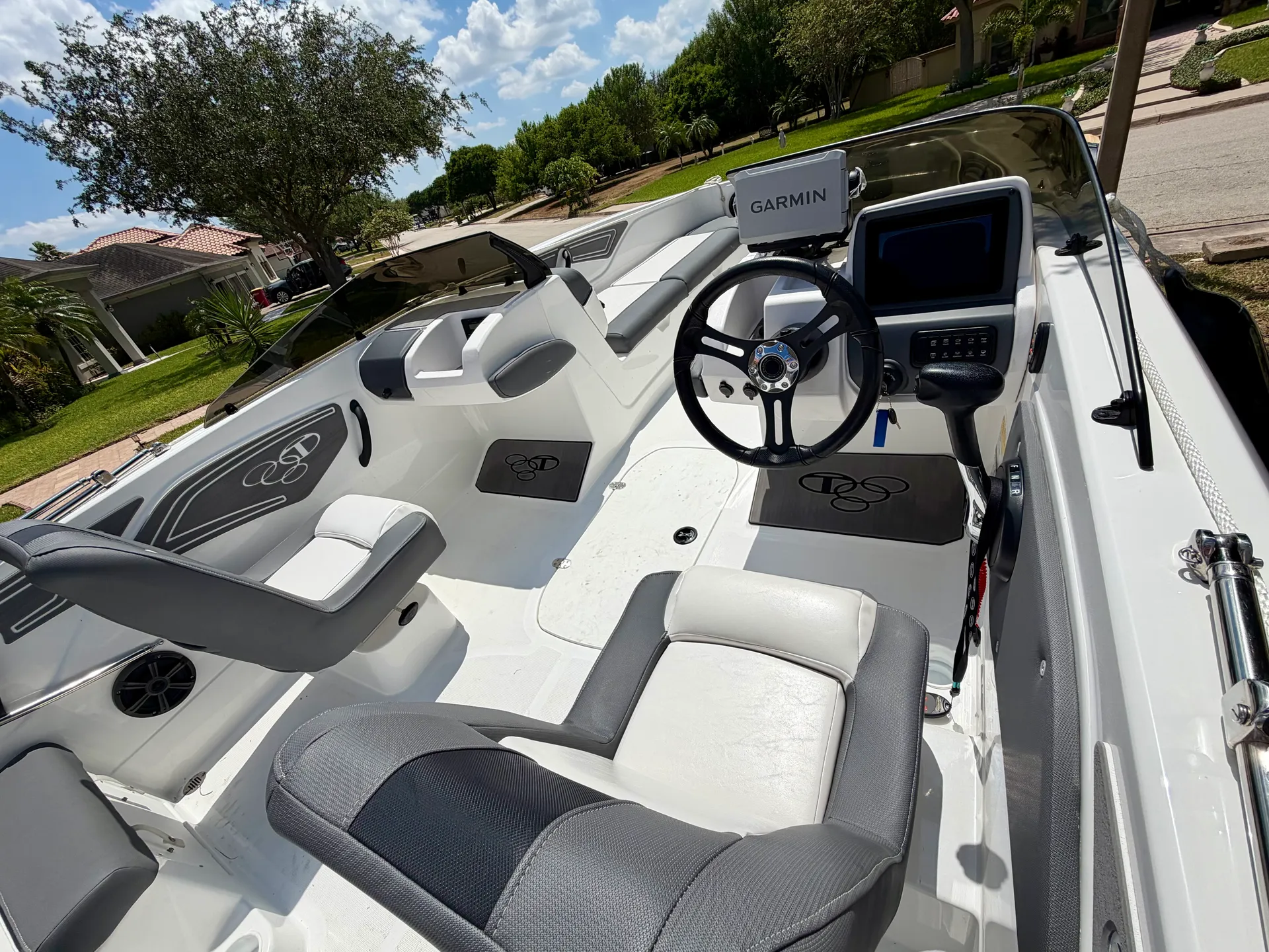 TAHOE BY TRACKER MARINE T21 in South Padre Island, TX — photo 4