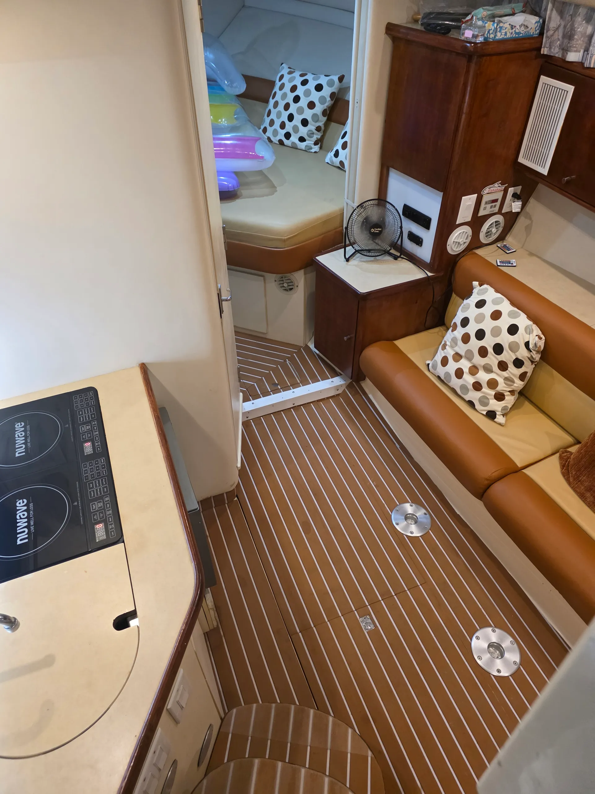Carver Yachts 310 EXPRESS in Miami, FL — photo 9