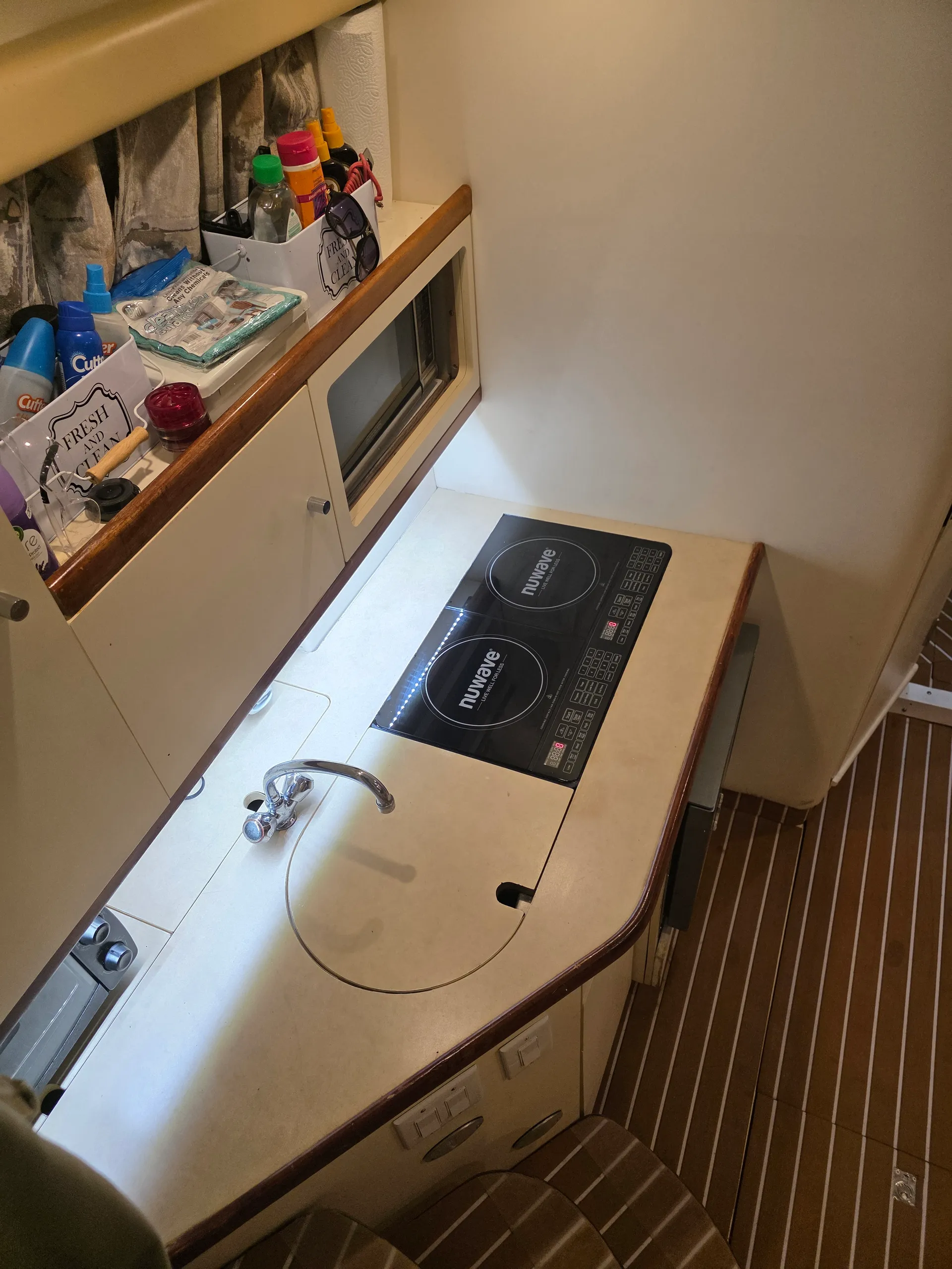 Carver Yachts 310 EXPRESS in Miami, FL — photo 6