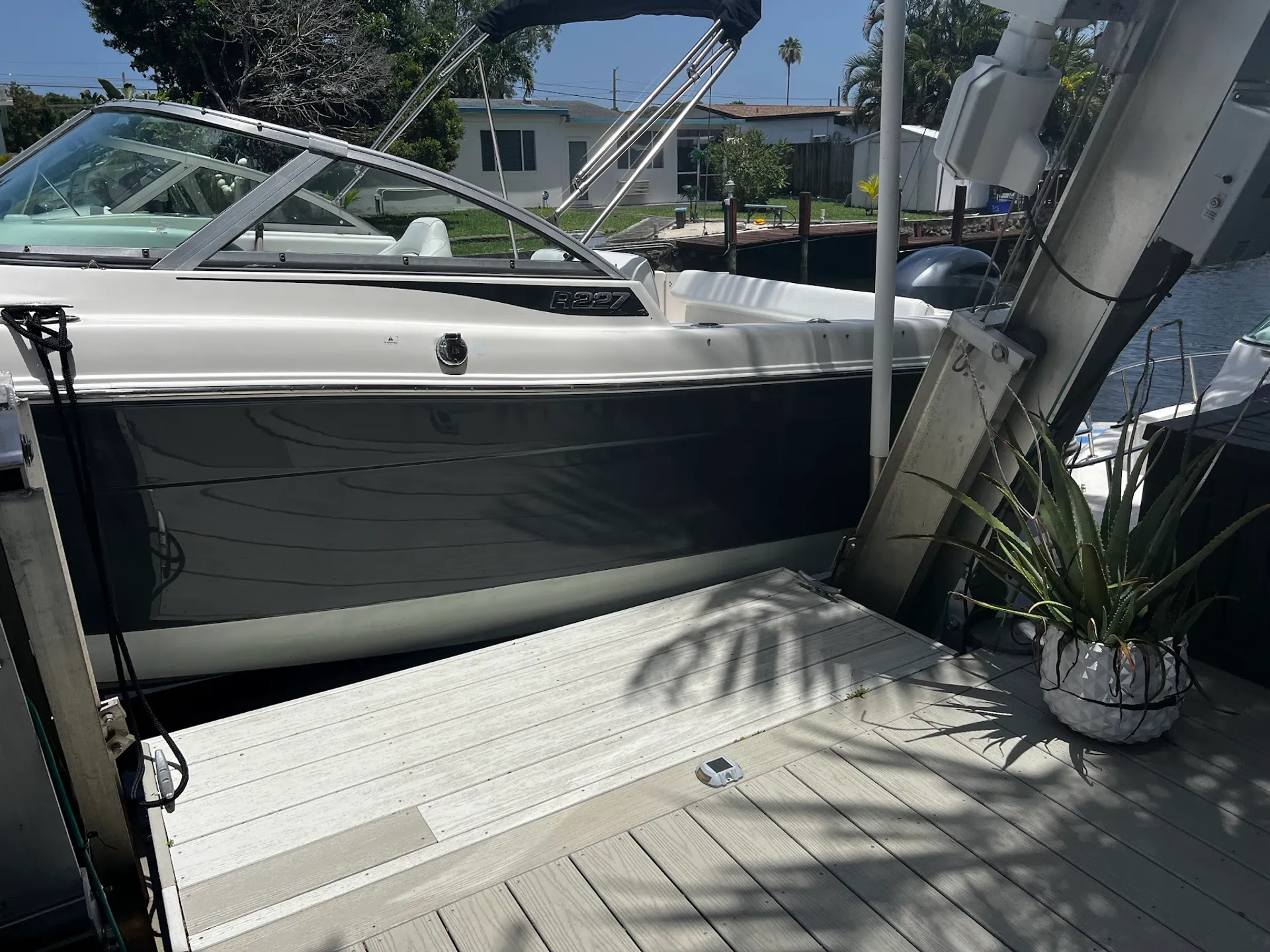 ROBALO 227 DC W/F200XA in Fort Lauderdale, FL — photo 10