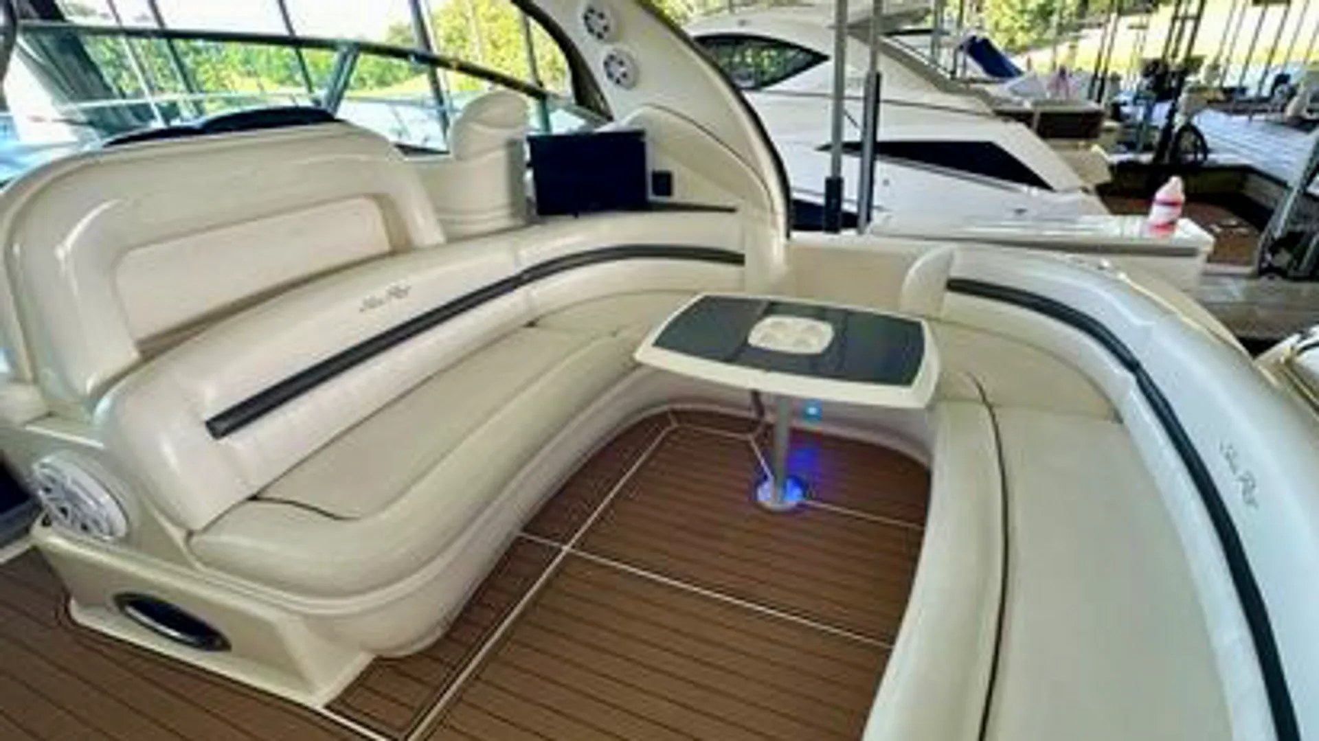 Sea Ray Sundancer 420 in Sunrise Beach, MO — photo 5