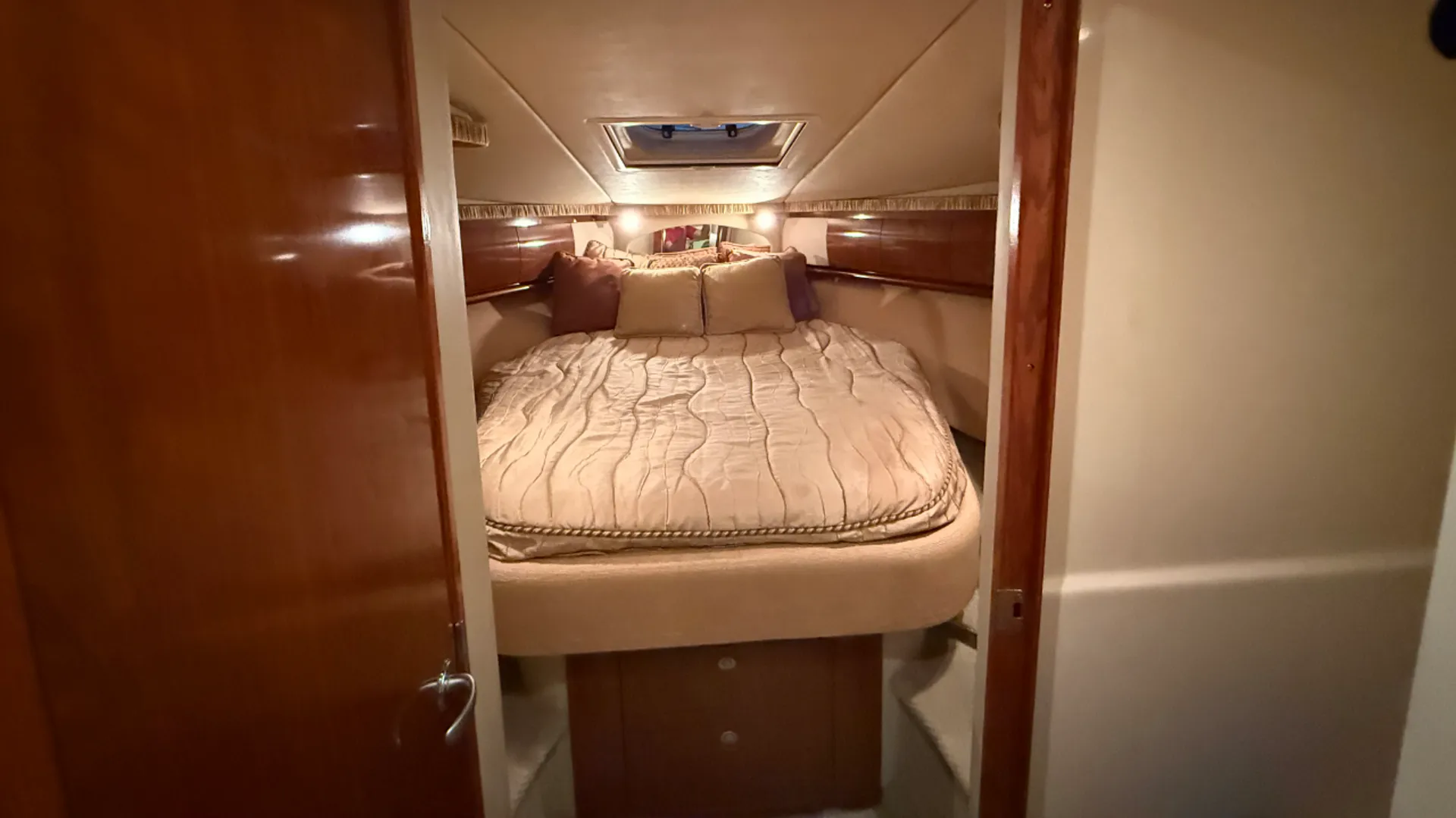 Sea Ray Sundancer 420 in Sunrise Beach, MO — photo 9