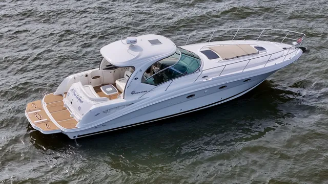 Rent a Sea Ray motor yacht in Sunrise Beach, MO near me
