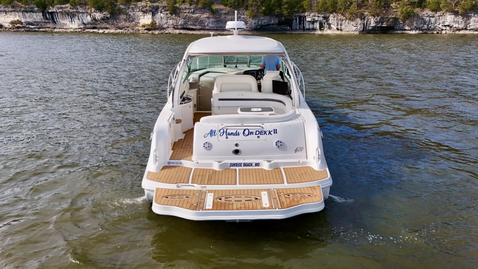 Sea Ray Sundancer 420 in Sunrise Beach, MO — photo 3