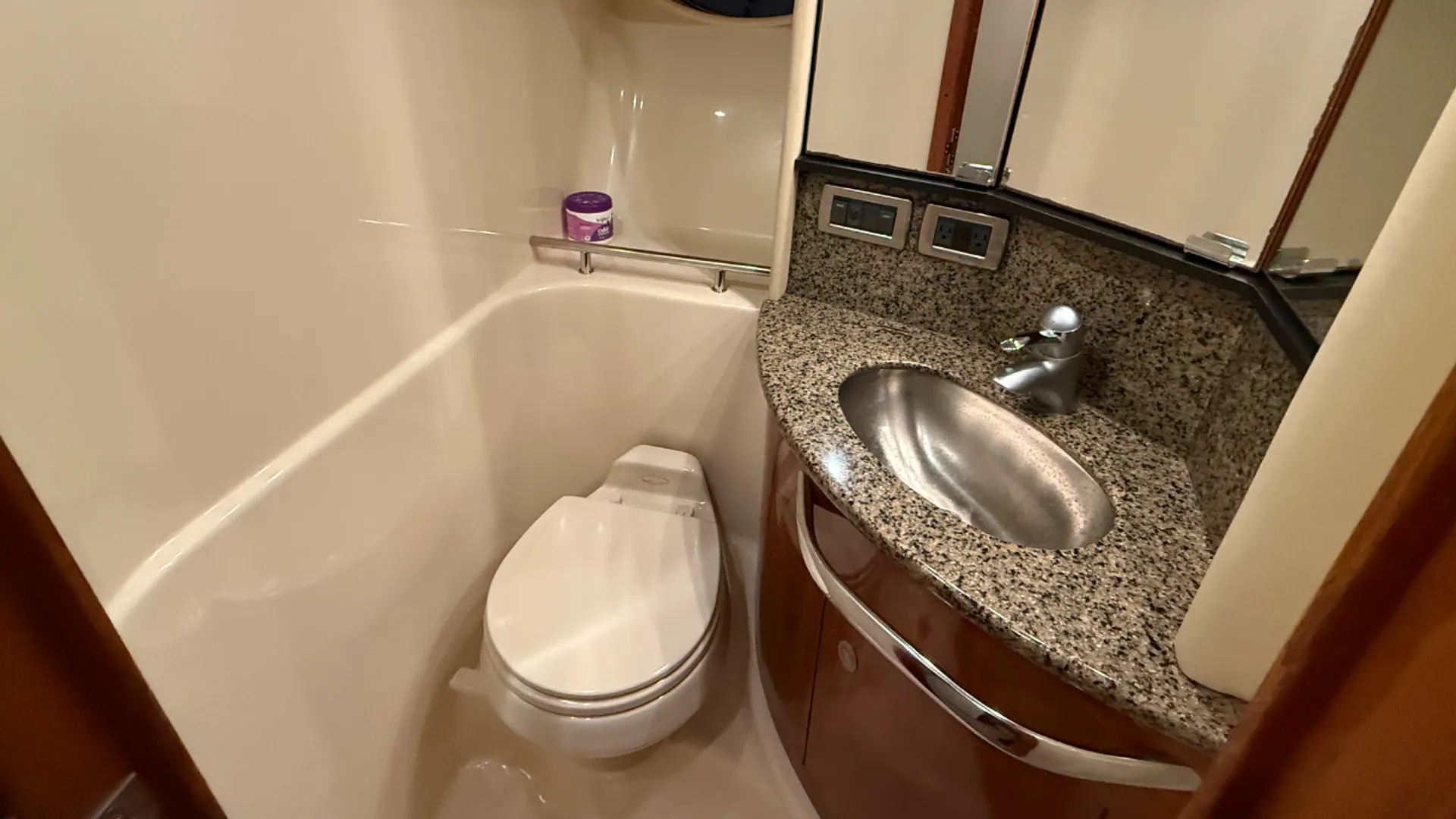 Sea Ray Sundancer 420 in Sunrise Beach, MO — photo 10