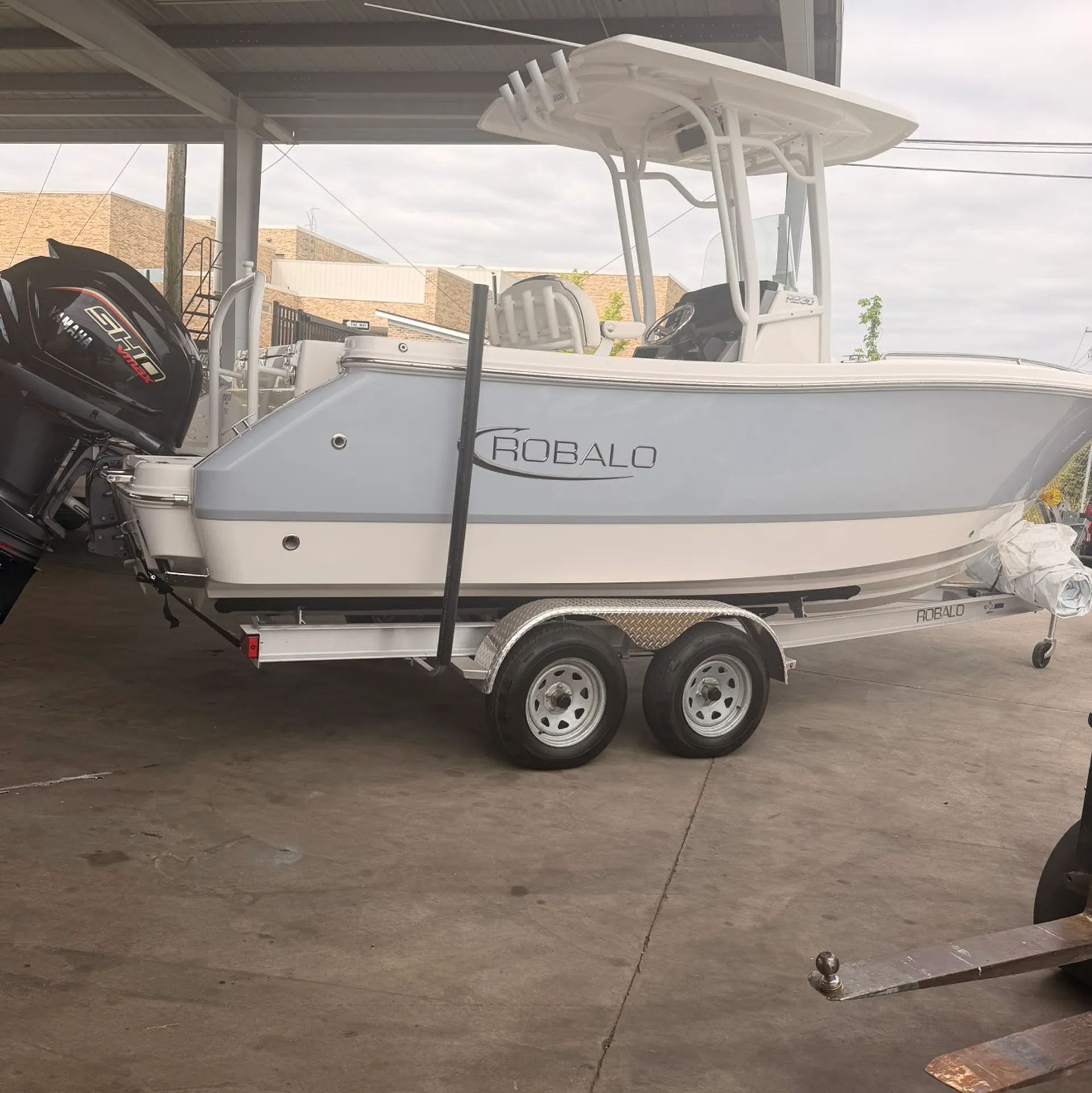 ROBALO R230 in Allentown, PA — photo 6