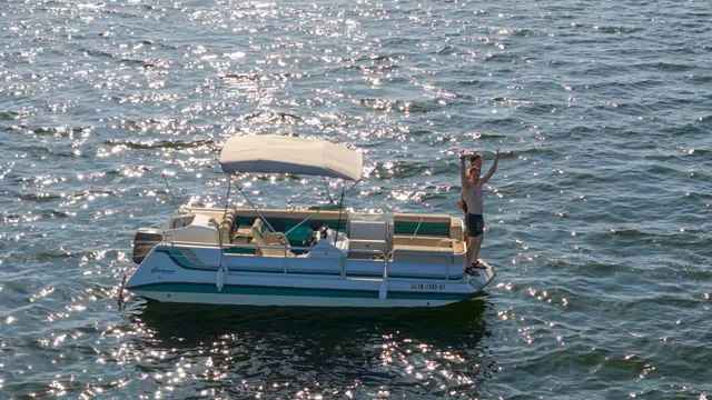 Rent a HURRICANE BOATS deck boat in Nashville, TN near me