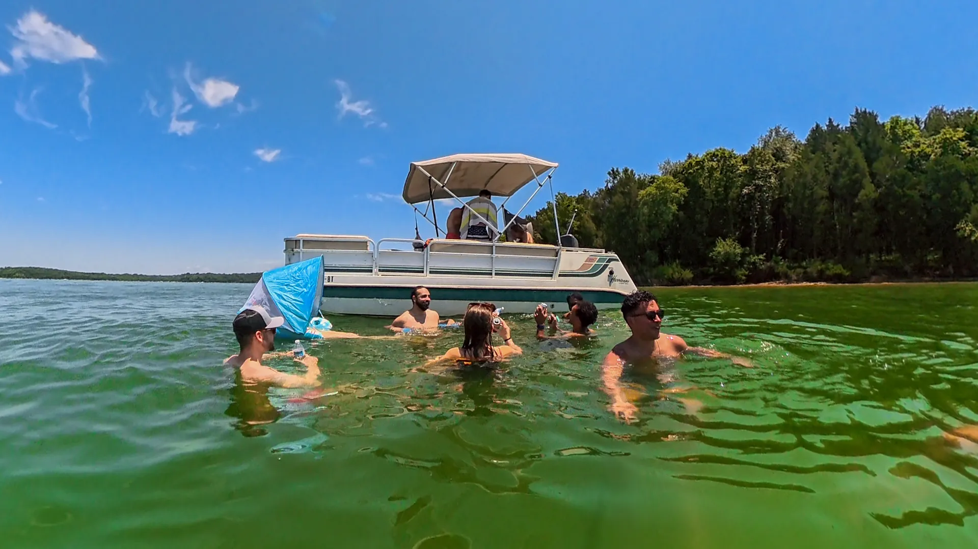HURRICANE BOATS FD 246 FUN DECK in Nashville, TN — photo 2