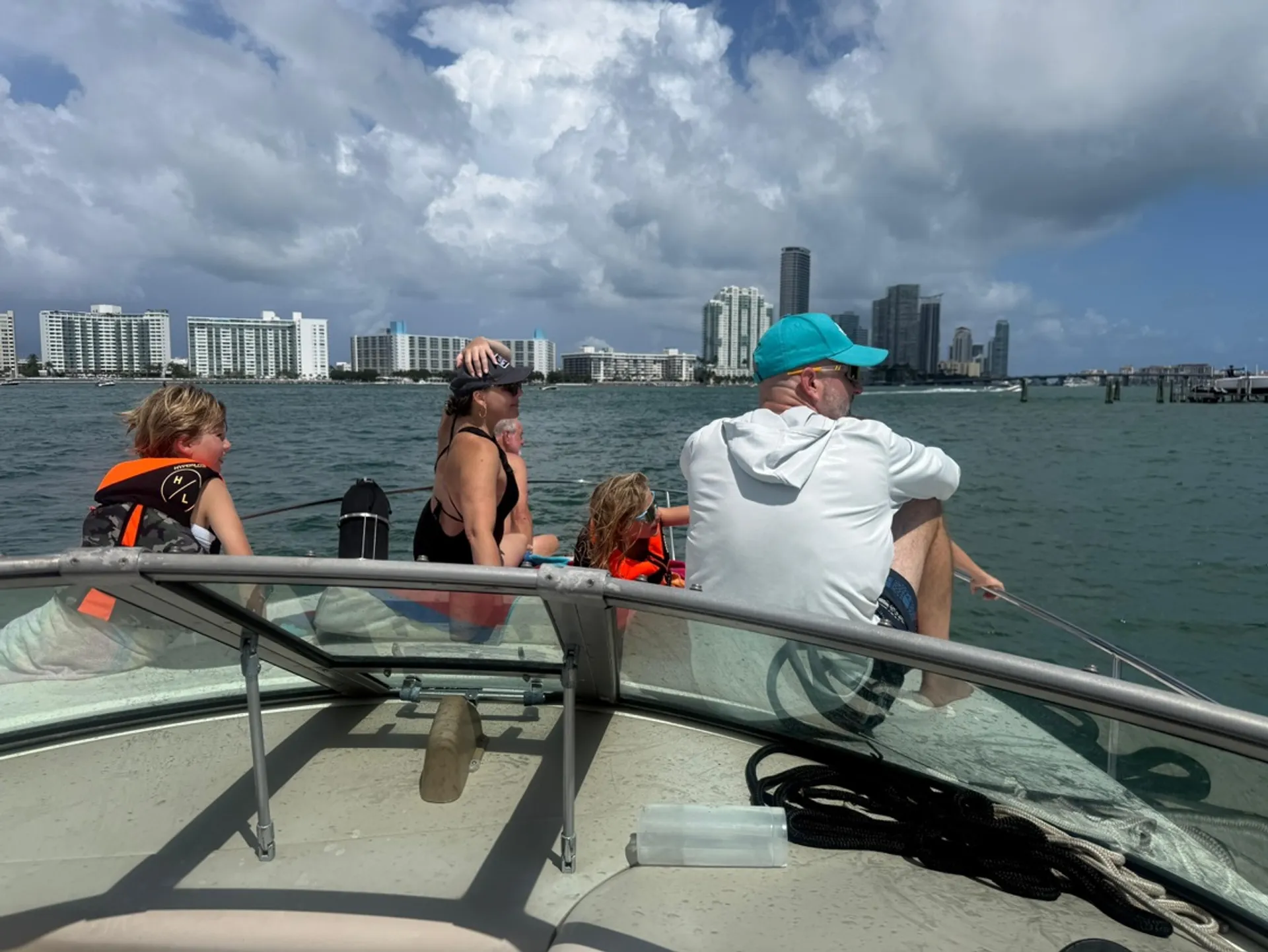 Sea Ray Sundancer 38ft Luxury Yacht – Miami